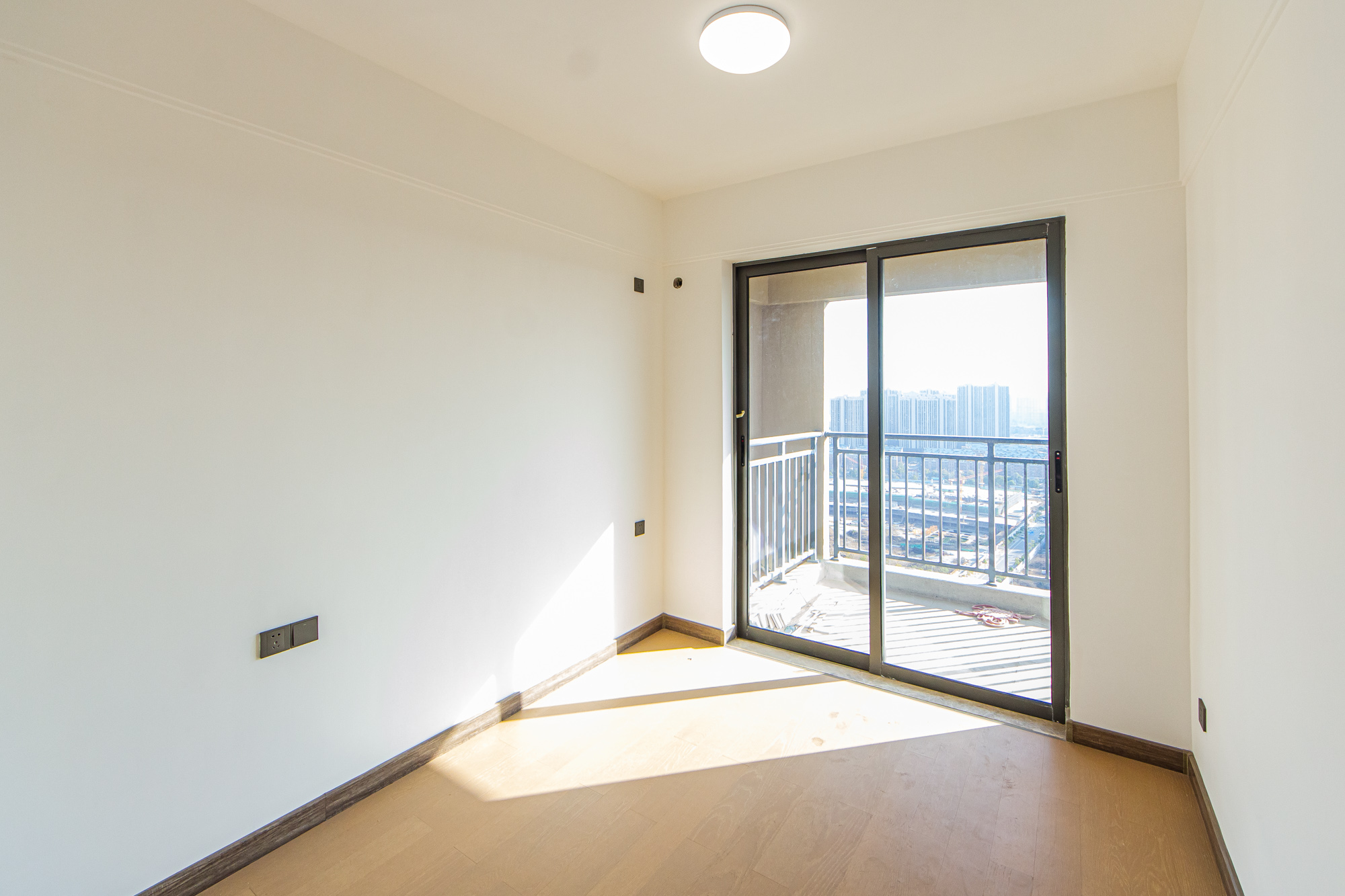 长房雍景湾  3室2厅2卫    130.0万 长房雍景湾  3室2厅2卫    130.0万卧室