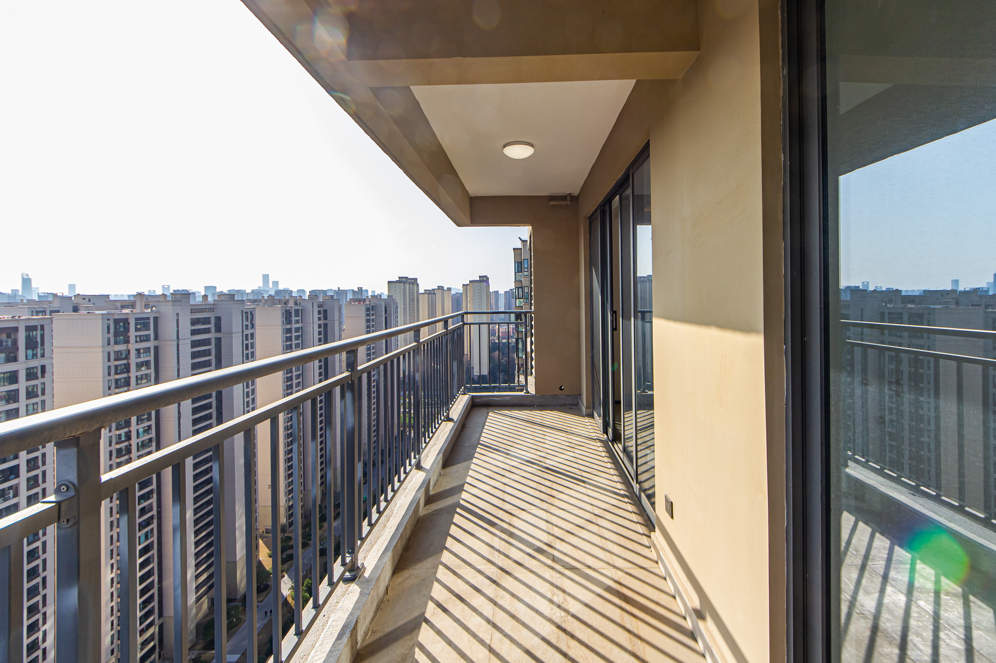 长房雍景湾  3室2厅2卫    130.0万 长房雍景湾  3室2厅2卫    130.0万阳台