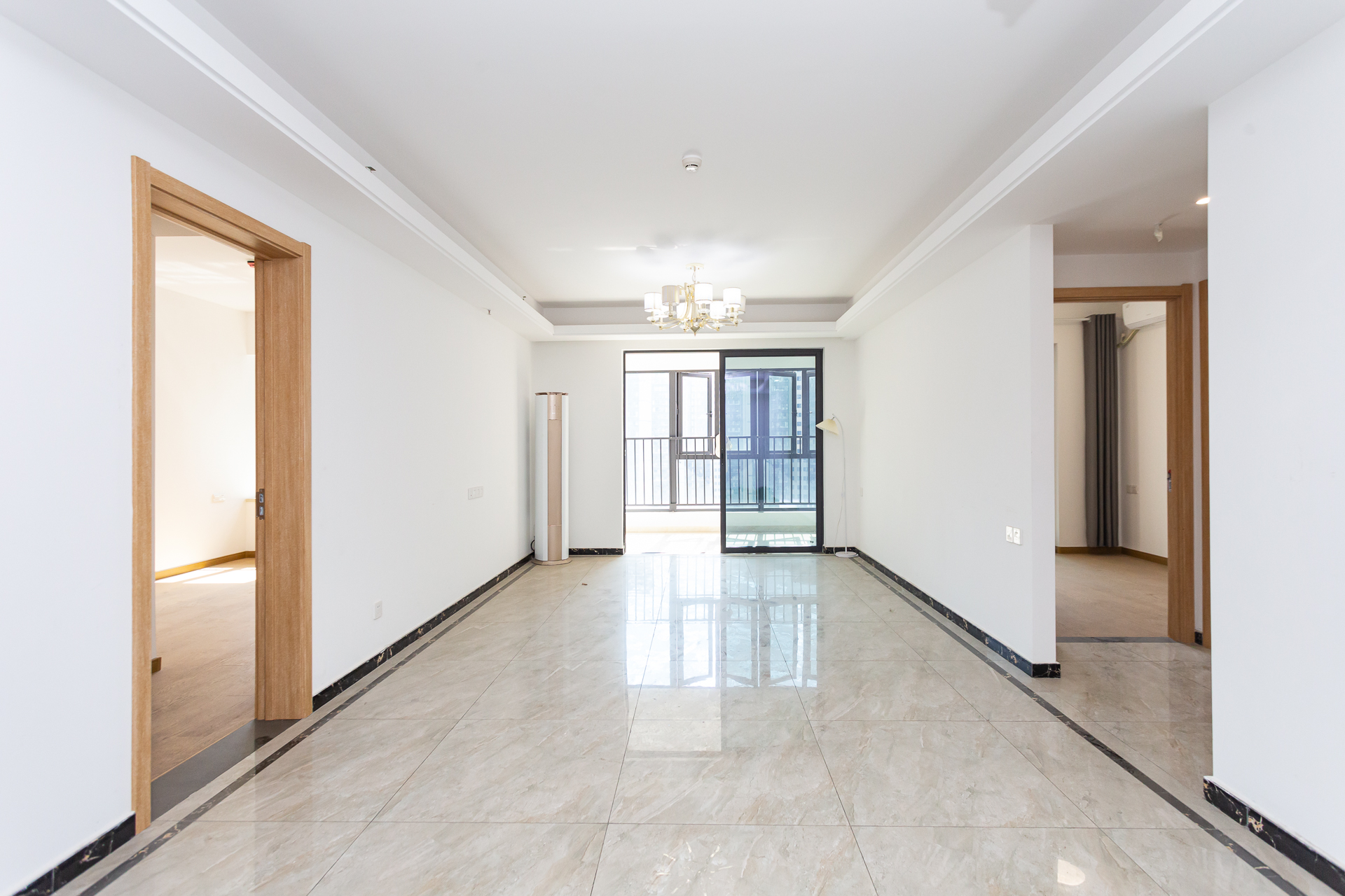 万润滨江天著  4室2厅2卫    145.0万 万润滨江天著  4室2厅2卫    145.0万客厅