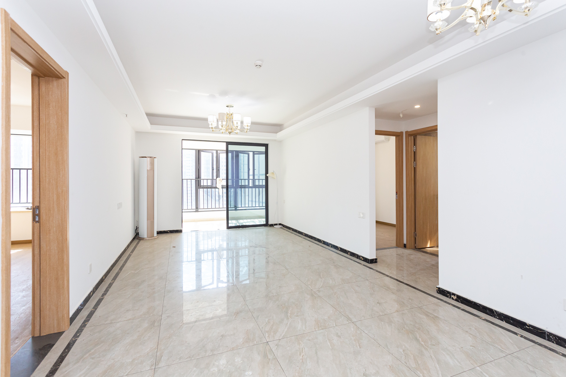 万润滨江天著  4室2厅2卫    145.0万 万润滨江天著  4室2厅2卫    145.0万客厅