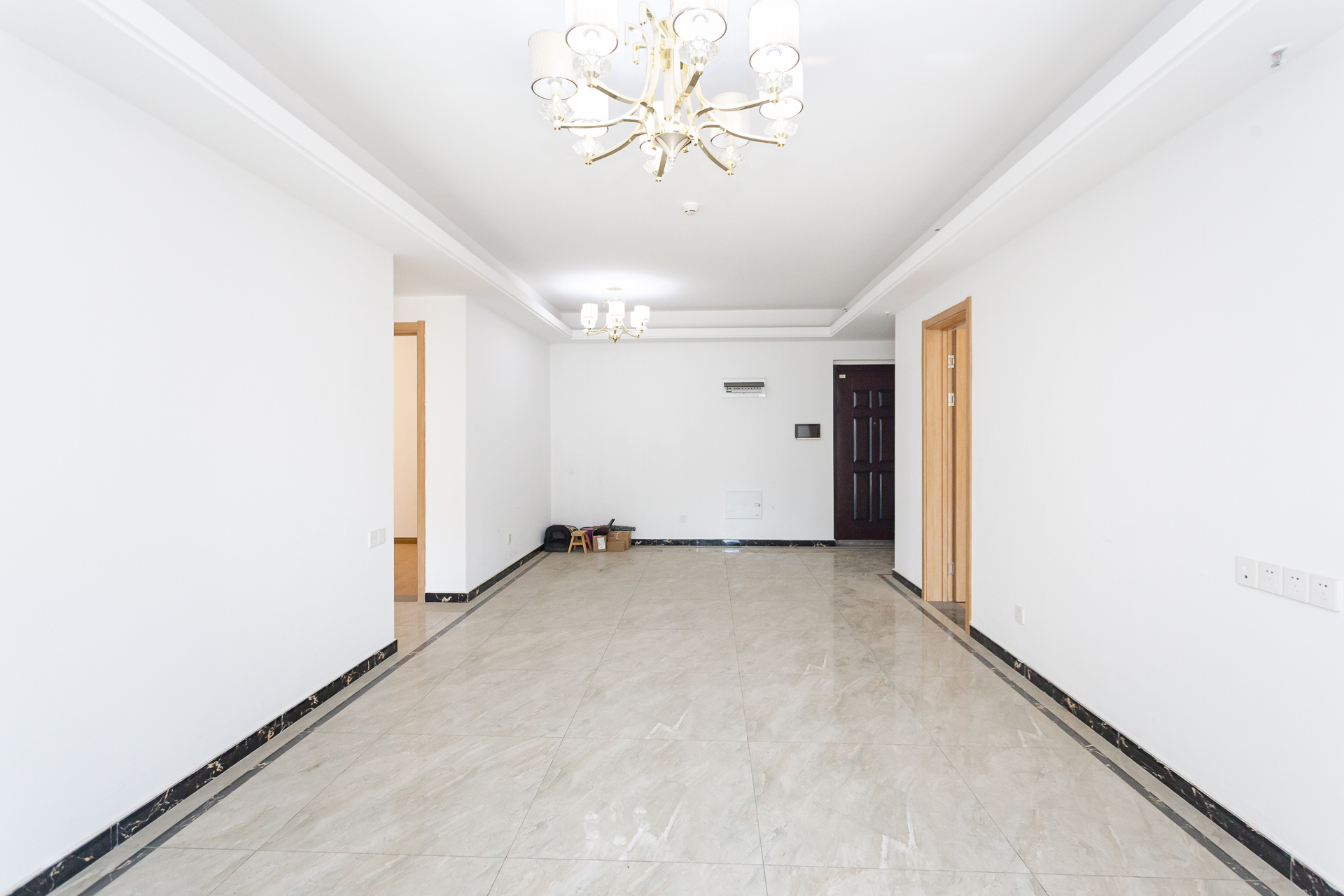 万润滨江天著  4室2厅2卫    145.0万 万润滨江天著  4室2厅2卫    145.0万客厅