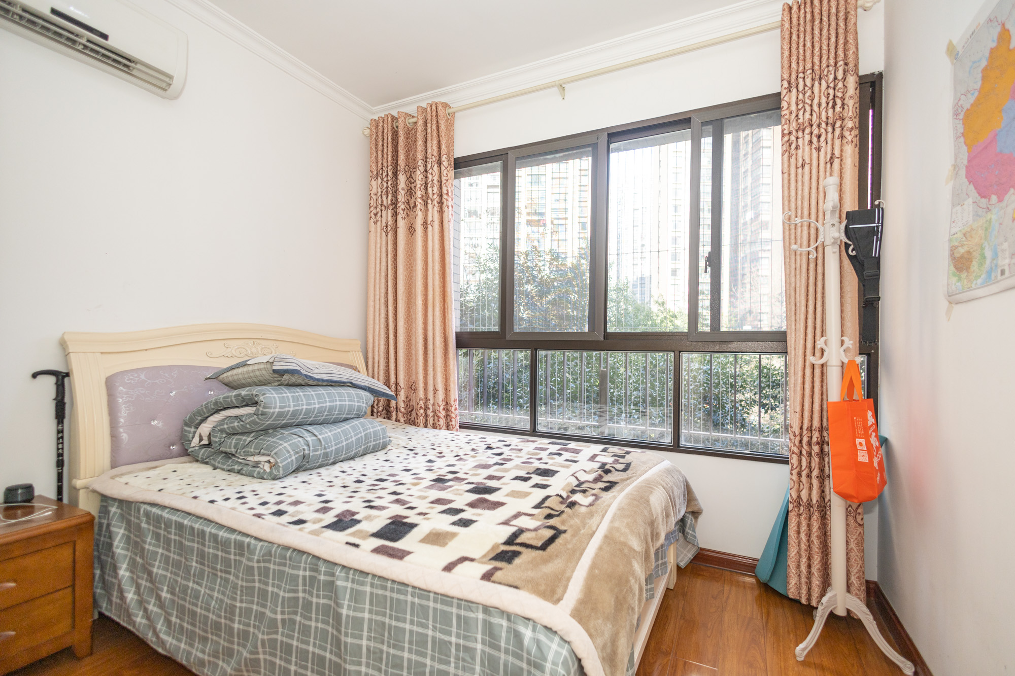 华润凤凰城三期 4室2厅2卫 128.6万 华润凤凰城三期 4室2厅2卫 128.6万卧室