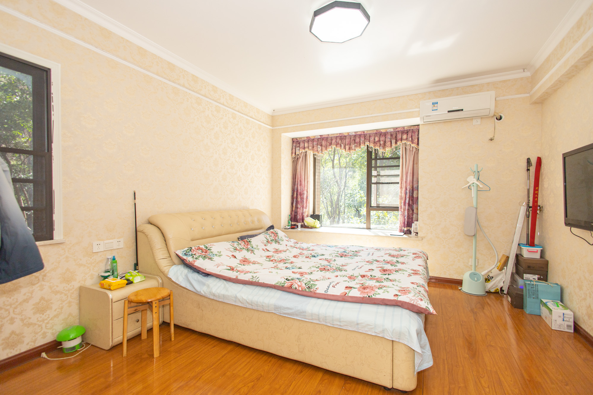 华润凤凰城三期 4室2厅2卫 128.6万 华润凤凰城三期 4室2厅2卫 128.6万卧室