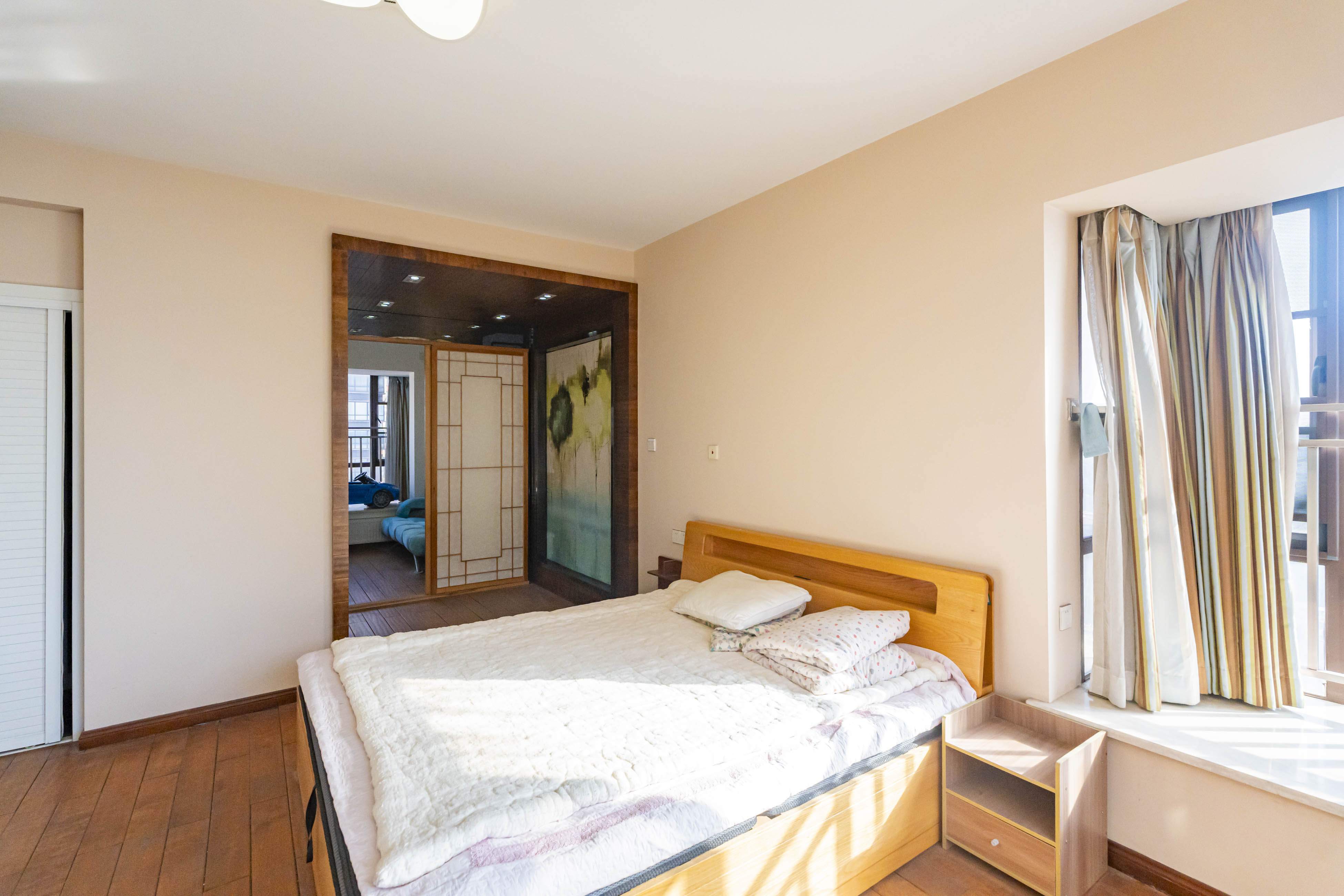 金色溪泉湾  4室2厅2卫    210.0万 金色溪泉湾  4室2厅2卫    210.0万卧室