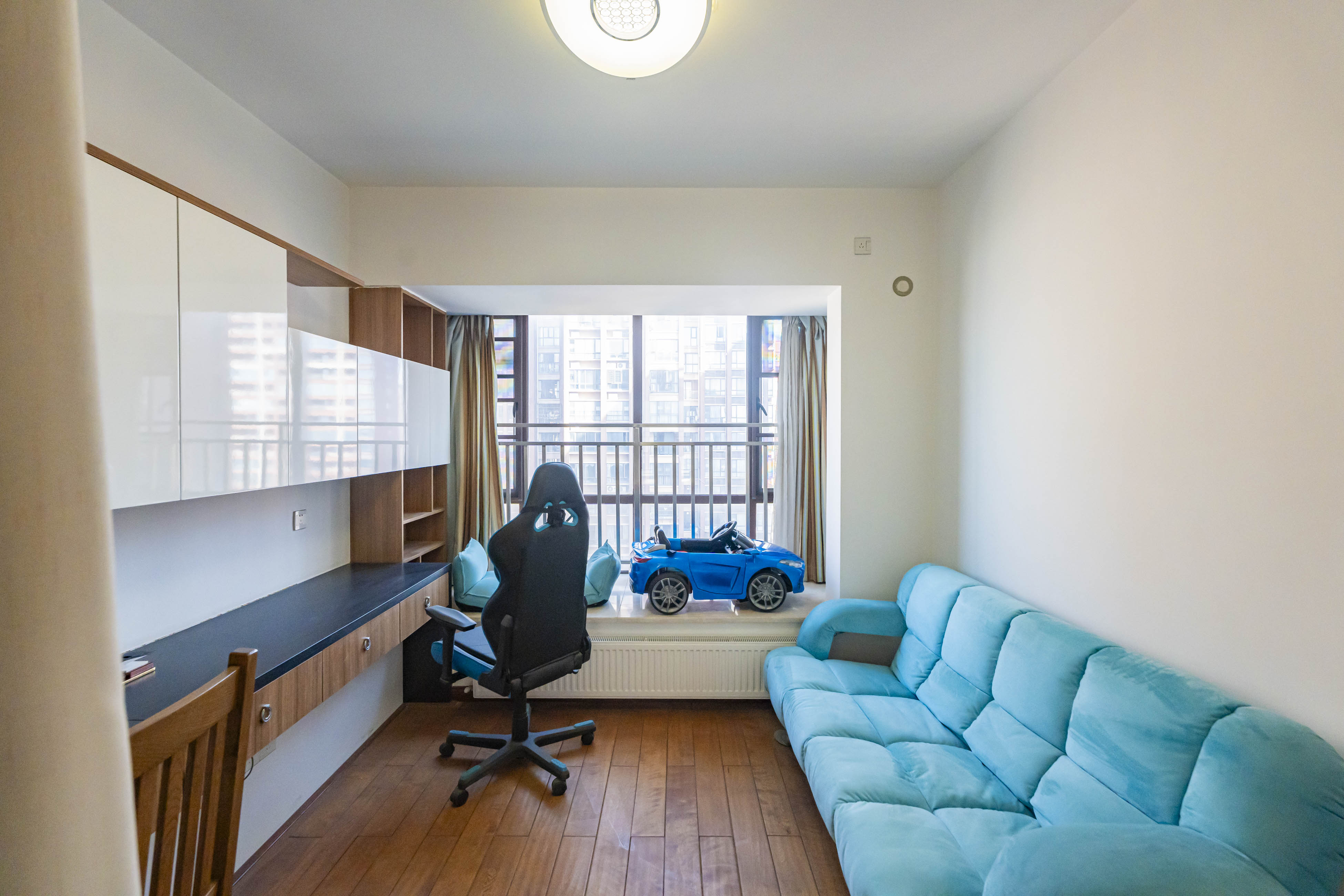 金色溪泉湾  4室2厅2卫    210.0万 金色溪泉湾  4室2厅2卫    210.0万卧室