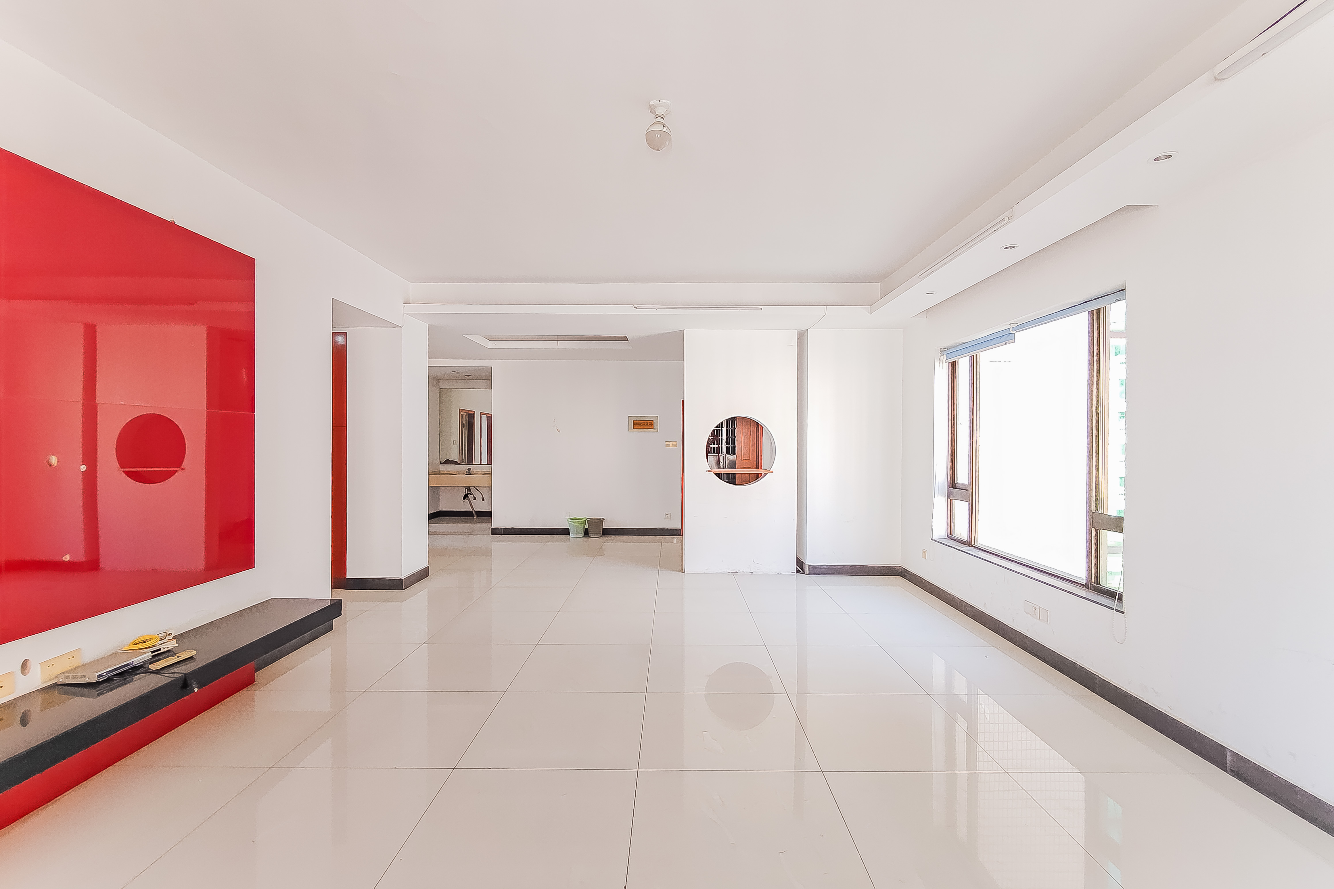 巴黎香榭 4室2厅2卫 150.0万 巴黎香榭 4室2厅2卫 150.0万客厅