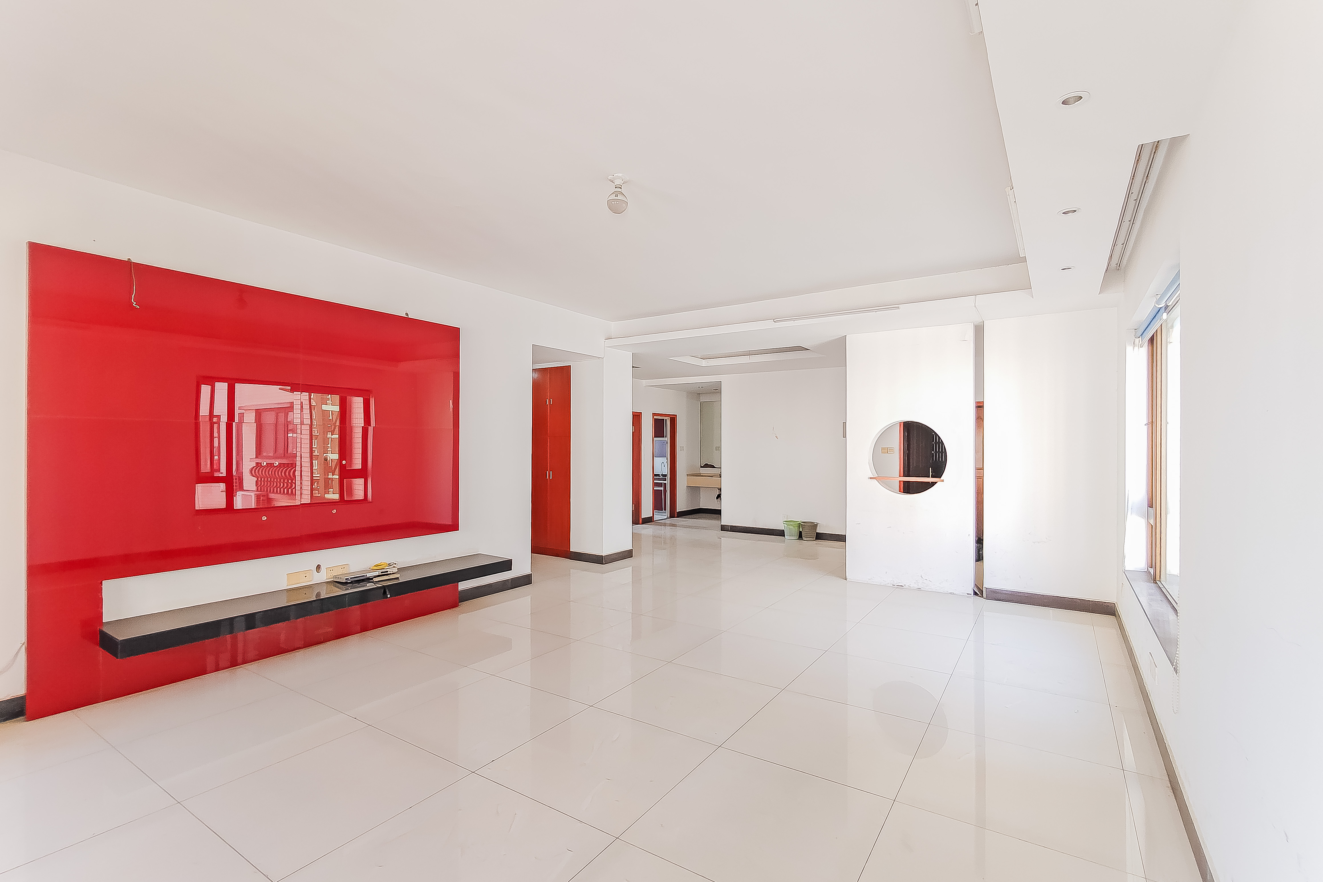 巴黎香榭 4室2厅2卫 150.0万 巴黎香榭 4室2厅2卫 150.0万客厅