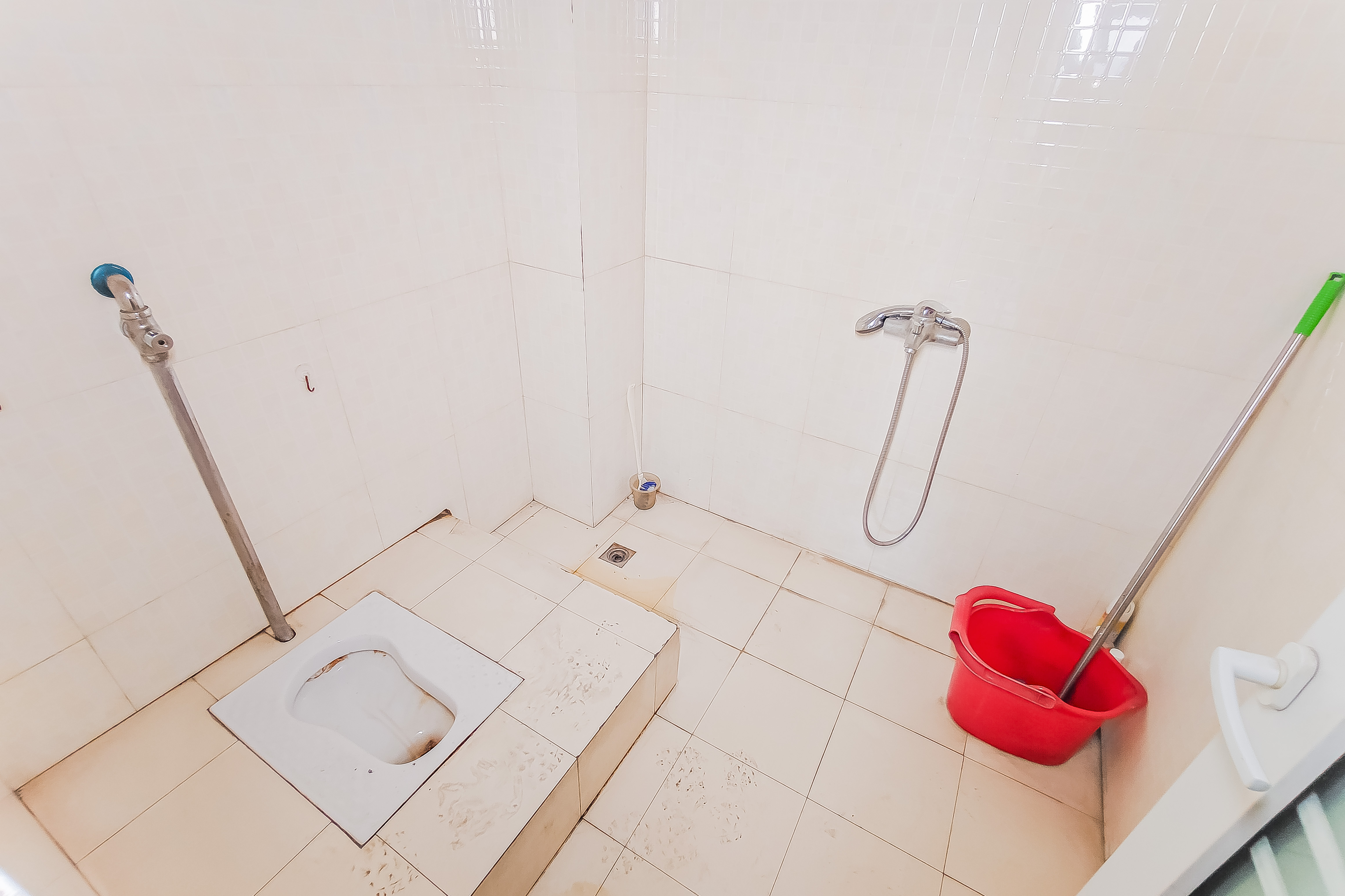 巴黎香榭 4室2厅2卫 150.0万 巴黎香榭 4室2厅2卫 150.0万卫生间