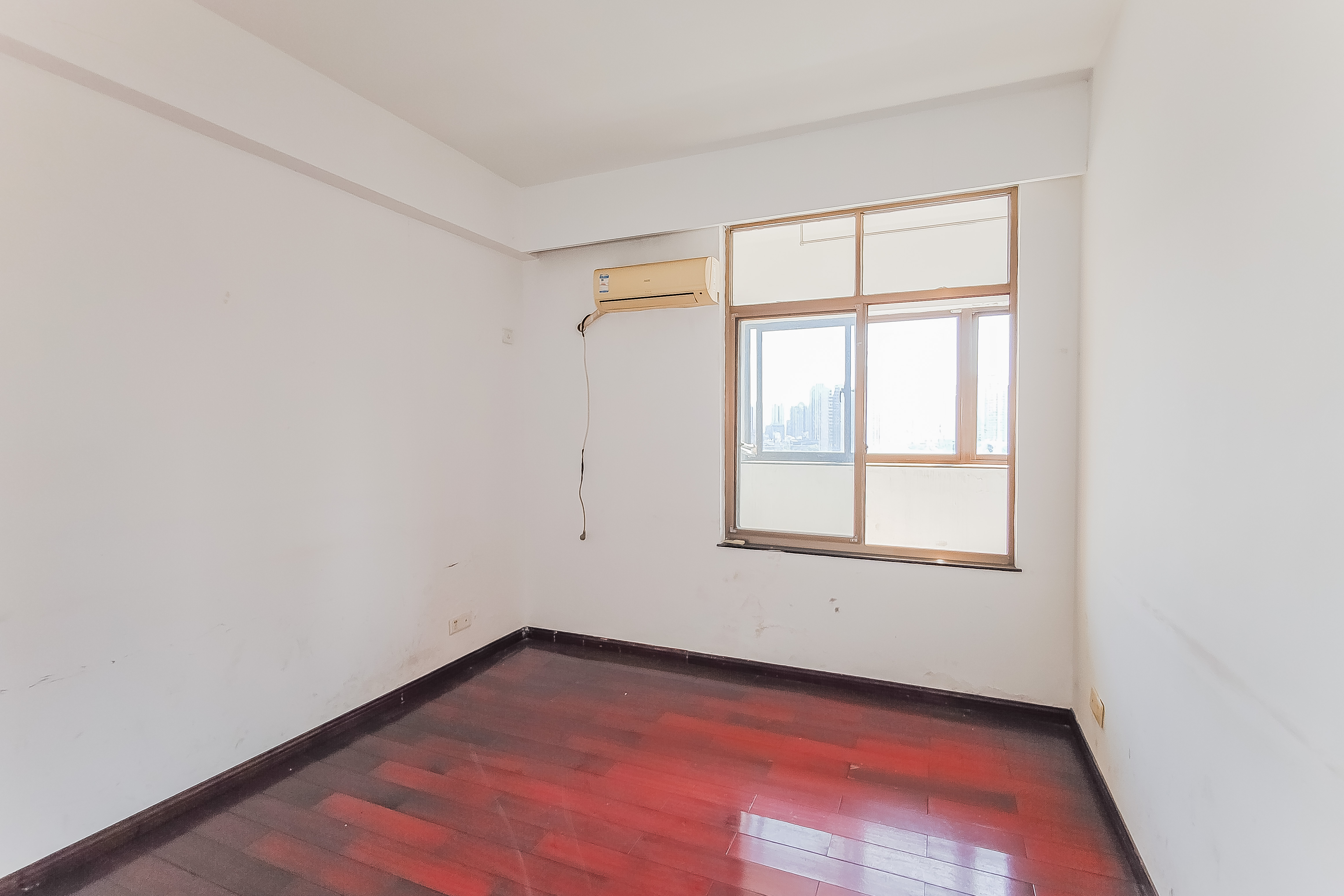 巴黎香榭 4室2厅2卫 150.0万 巴黎香榭 4室2厅2卫 150.0万卧室