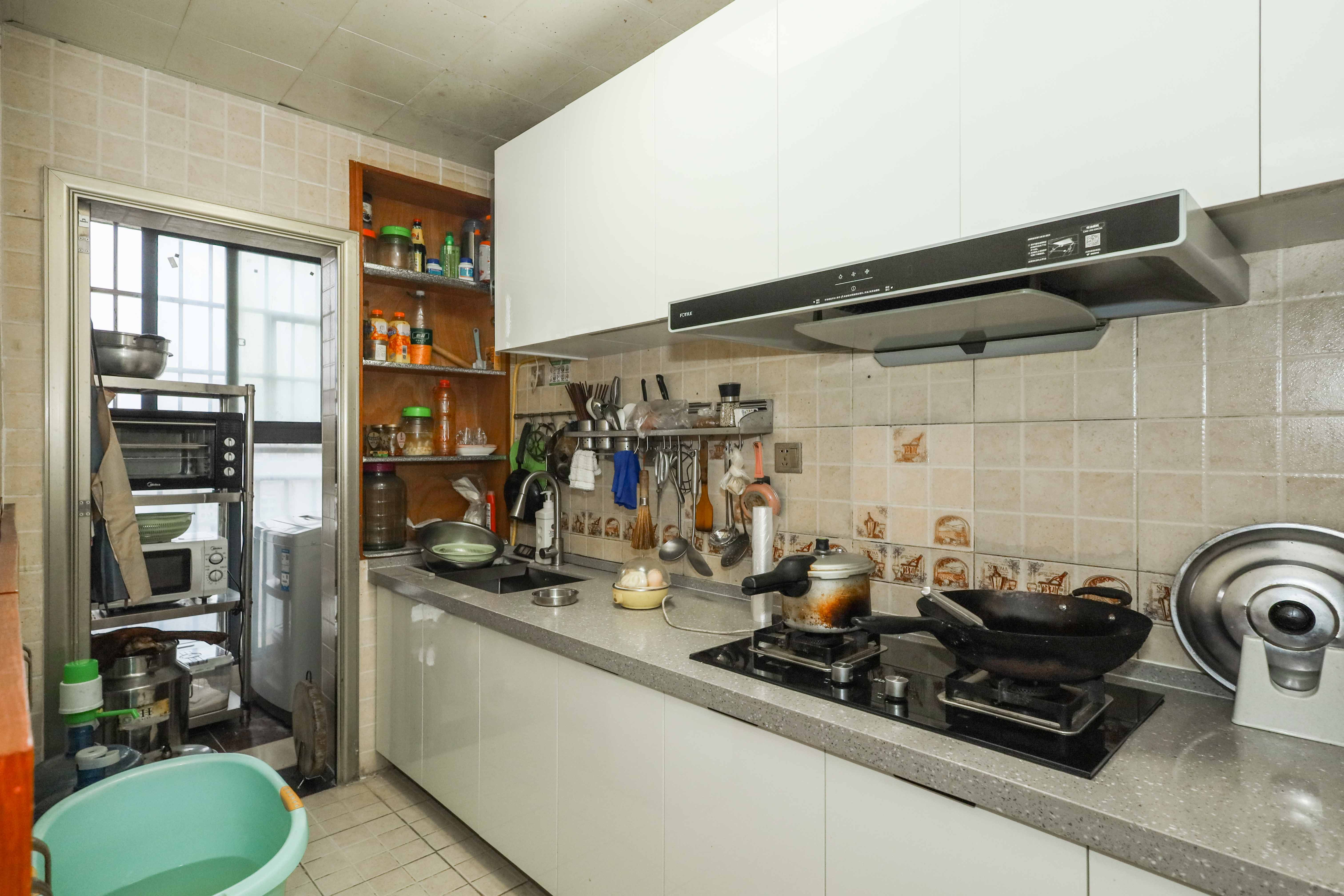 天元涉外桃园 3室2厅1卫 72.0万 天元涉外桃园 3室2厅1卫 72.0万厨房