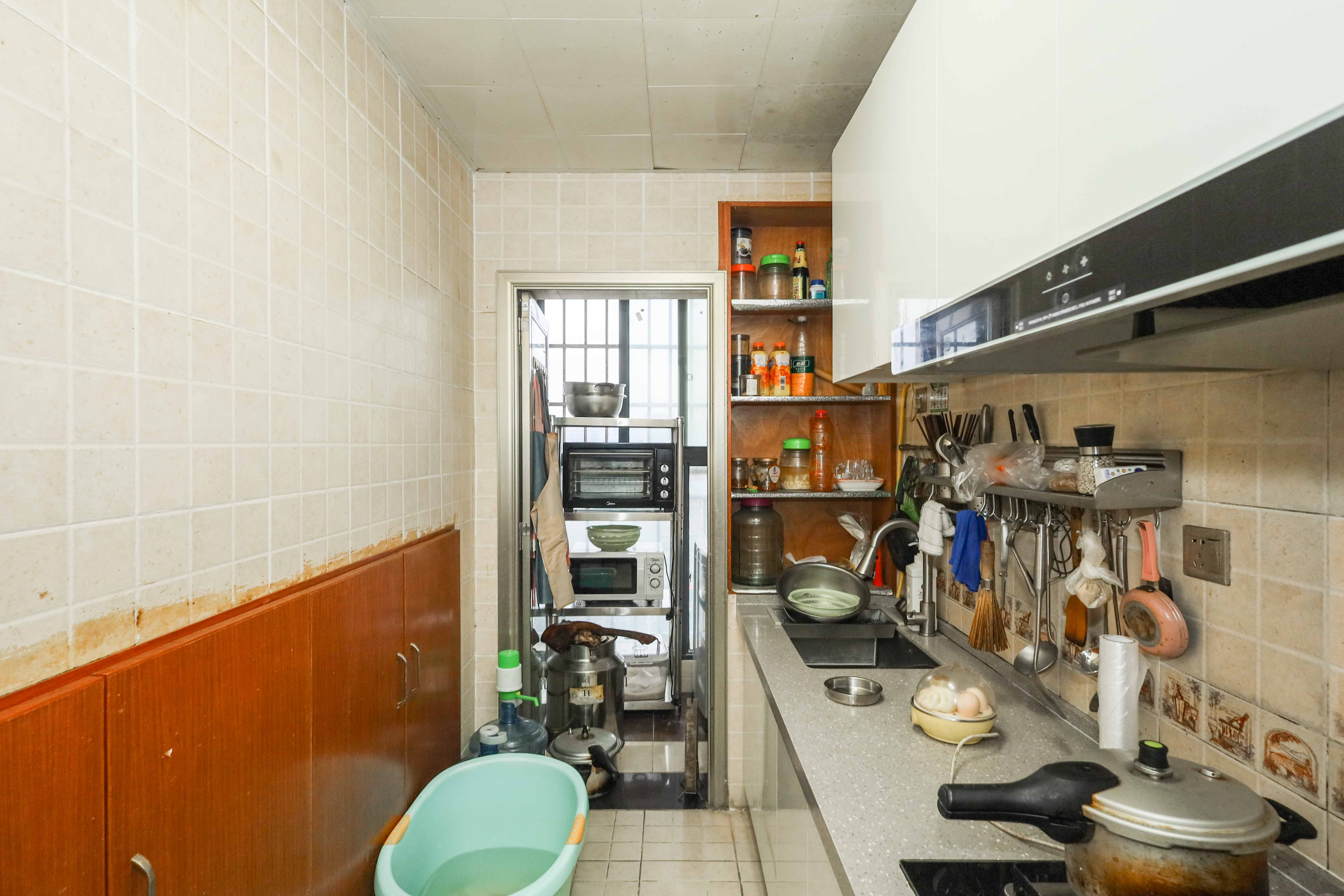 天元涉外桃园 3室2厅1卫 72.0万 天元涉外桃园 3室2厅1卫 72.0万厨房