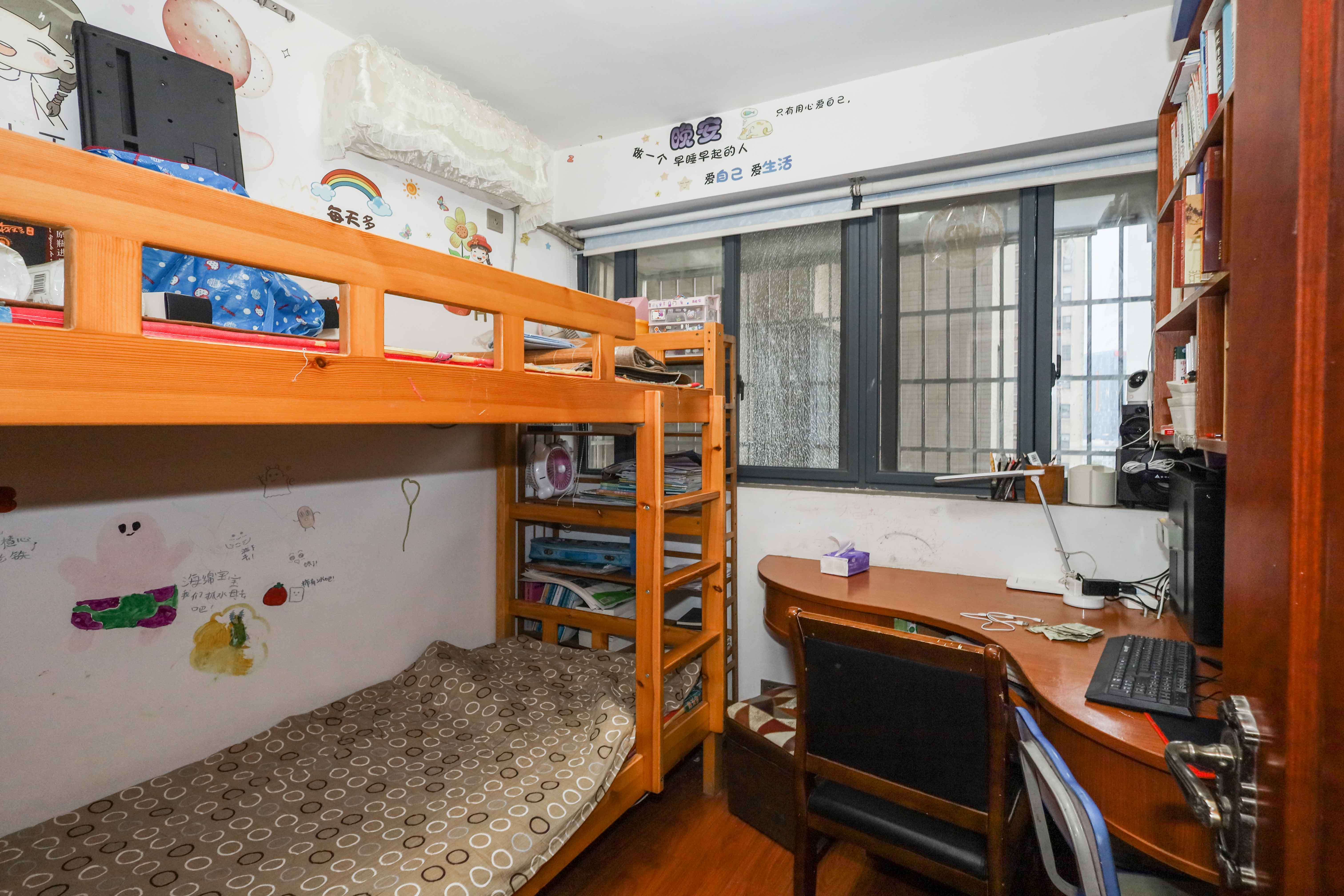 天元涉外桃园 3室2厅1卫 72.0万 天元涉外桃园 3室2厅1卫 72.0万卧室