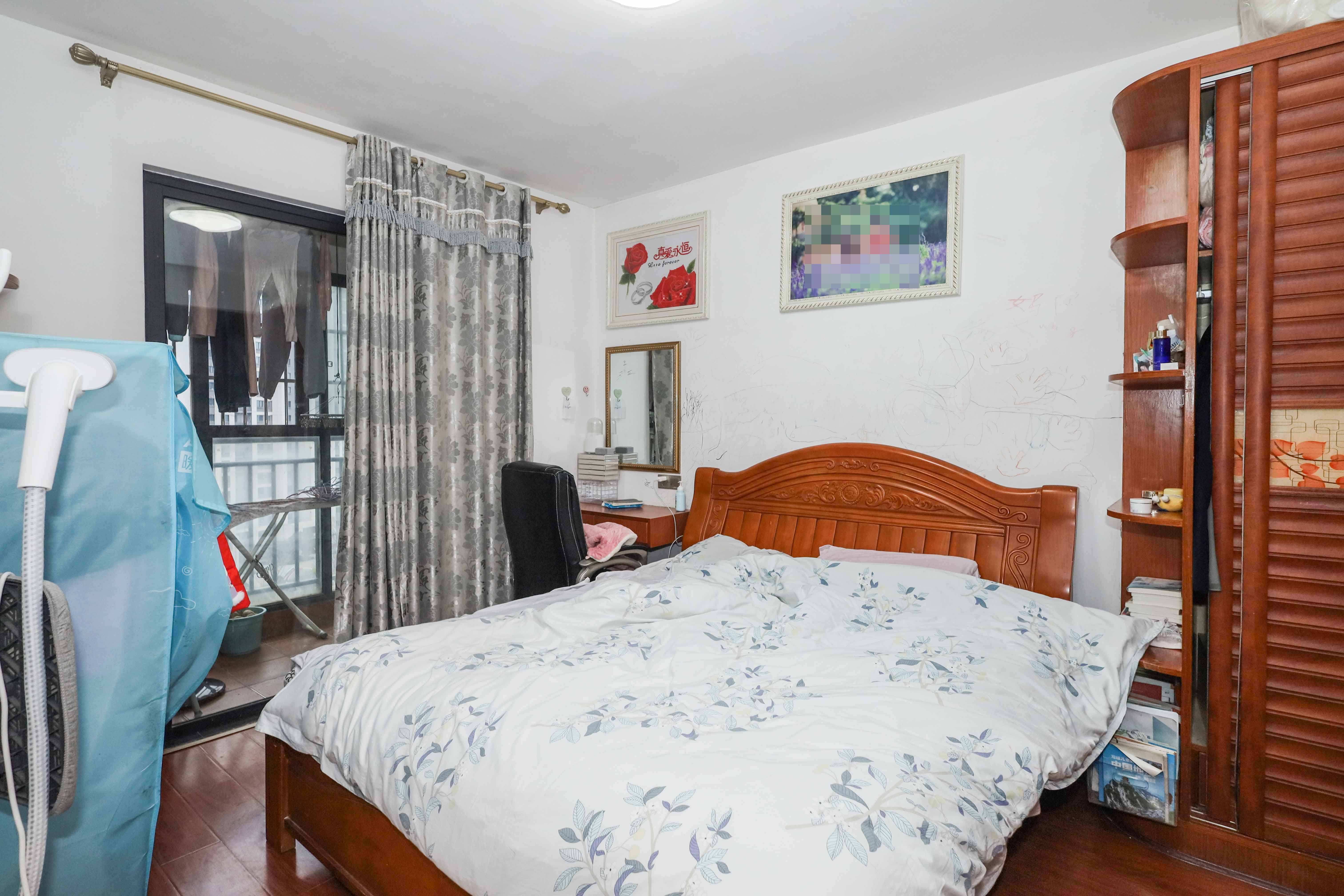 天元涉外桃园 3室2厅1卫 72.0万 天元涉外桃园 3室2厅1卫 72.0万卧室