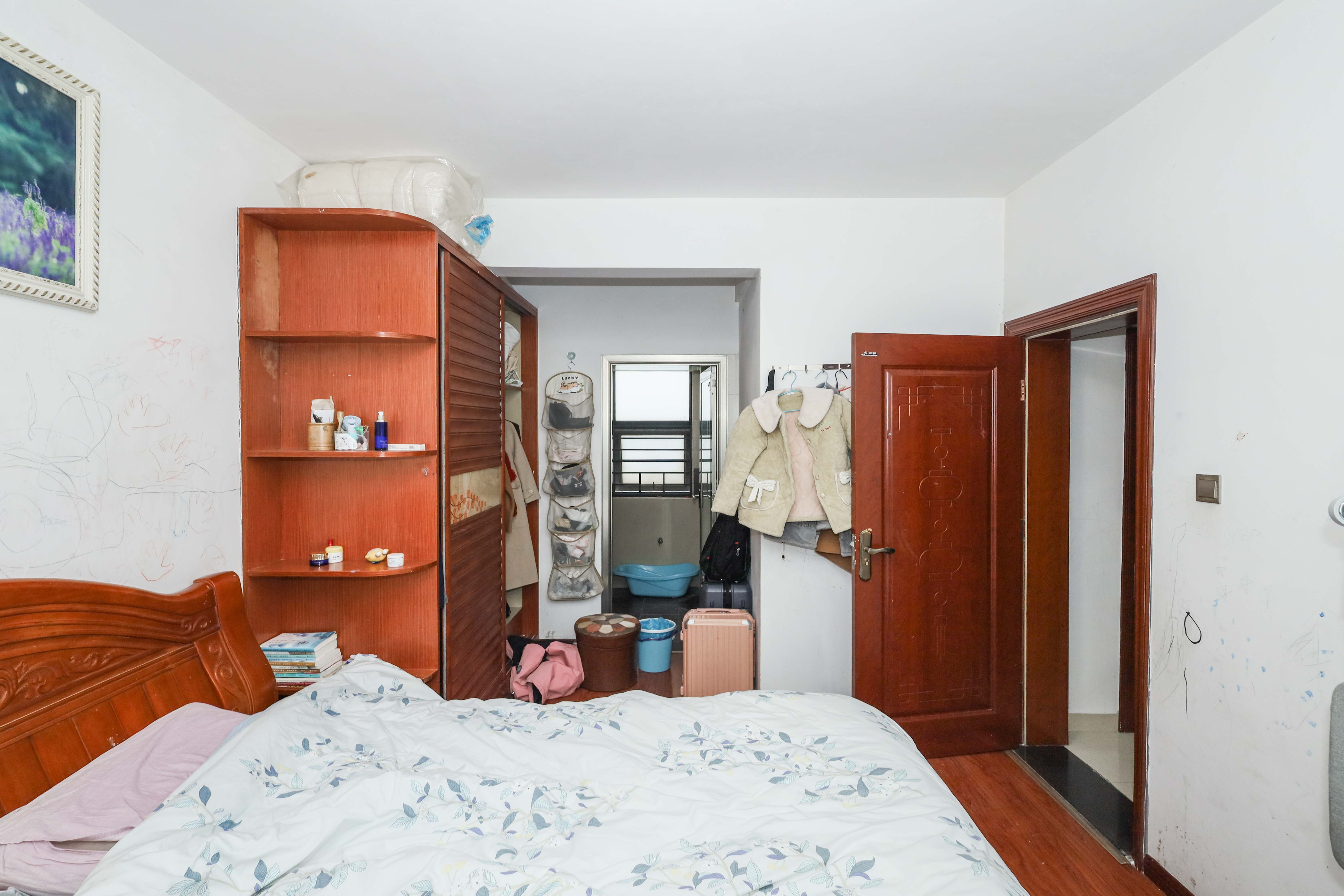 天元涉外桃园 3室2厅1卫 72.0万 天元涉外桃园 3室2厅1卫 72.0万卧室