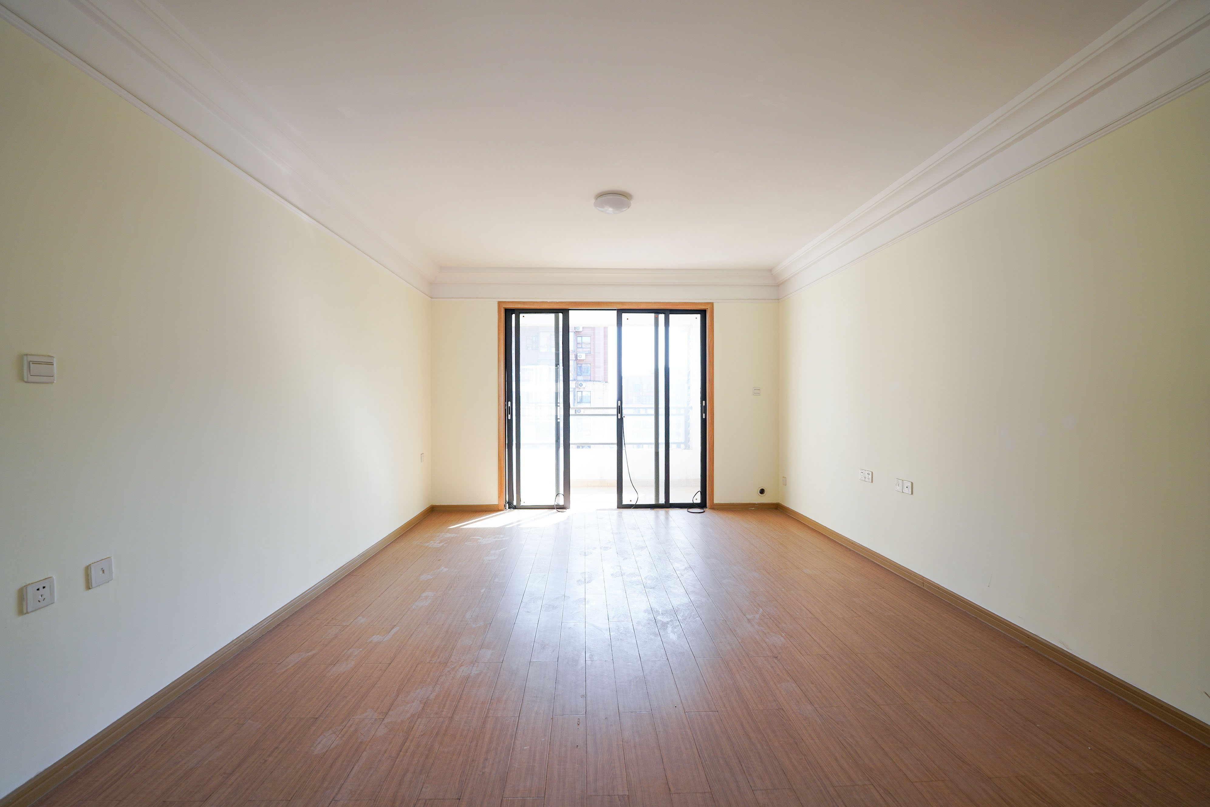 五矿万境蓝山  3室2厅2卫    120.0万 五矿万境蓝山  3室2厅2卫    120.0万客厅