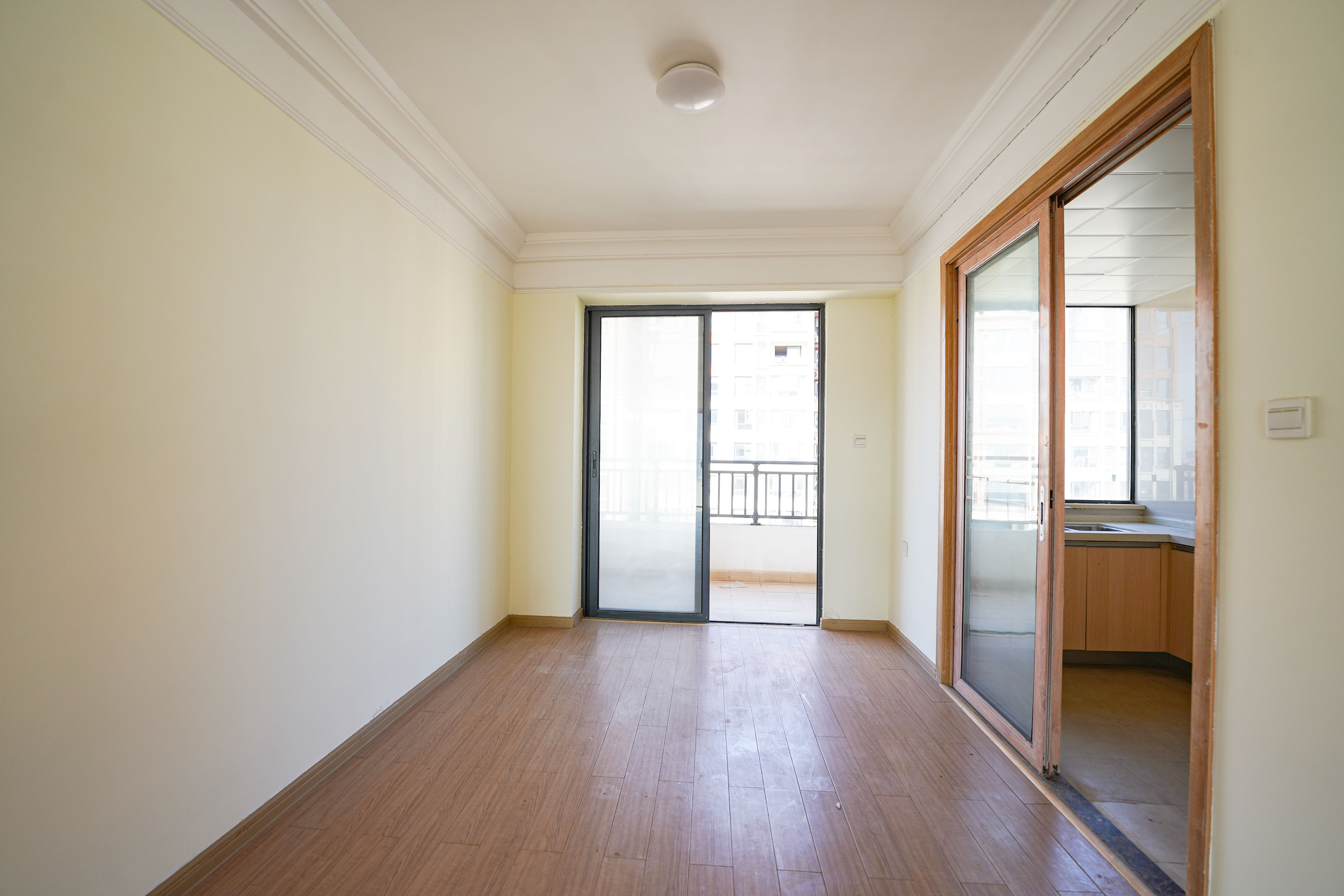 五矿万境蓝山  3室2厅2卫    120.0万 五矿万境蓝山  3室2厅2卫    120.0万客厅