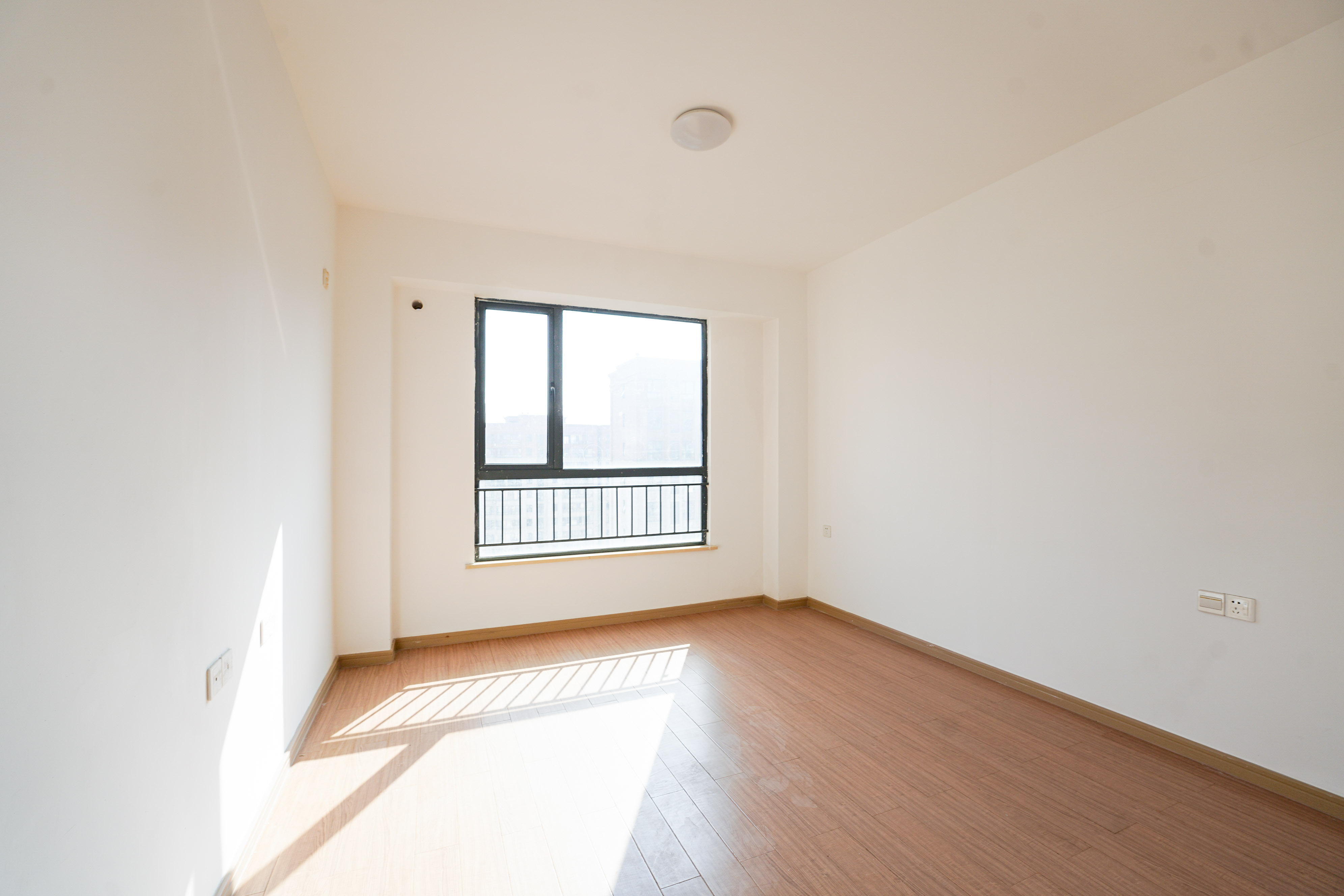 五矿万境蓝山  3室2厅2卫    120.0万 五矿万境蓝山  3室2厅2卫    120.0万卧室