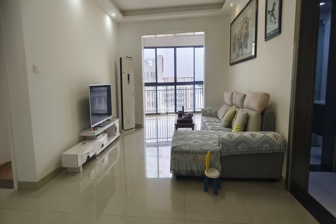 梓湖观邸 1室3厅2卫 2400.00元/月 梓湖观邸 1室3厅2卫 2400.00元/月室内图