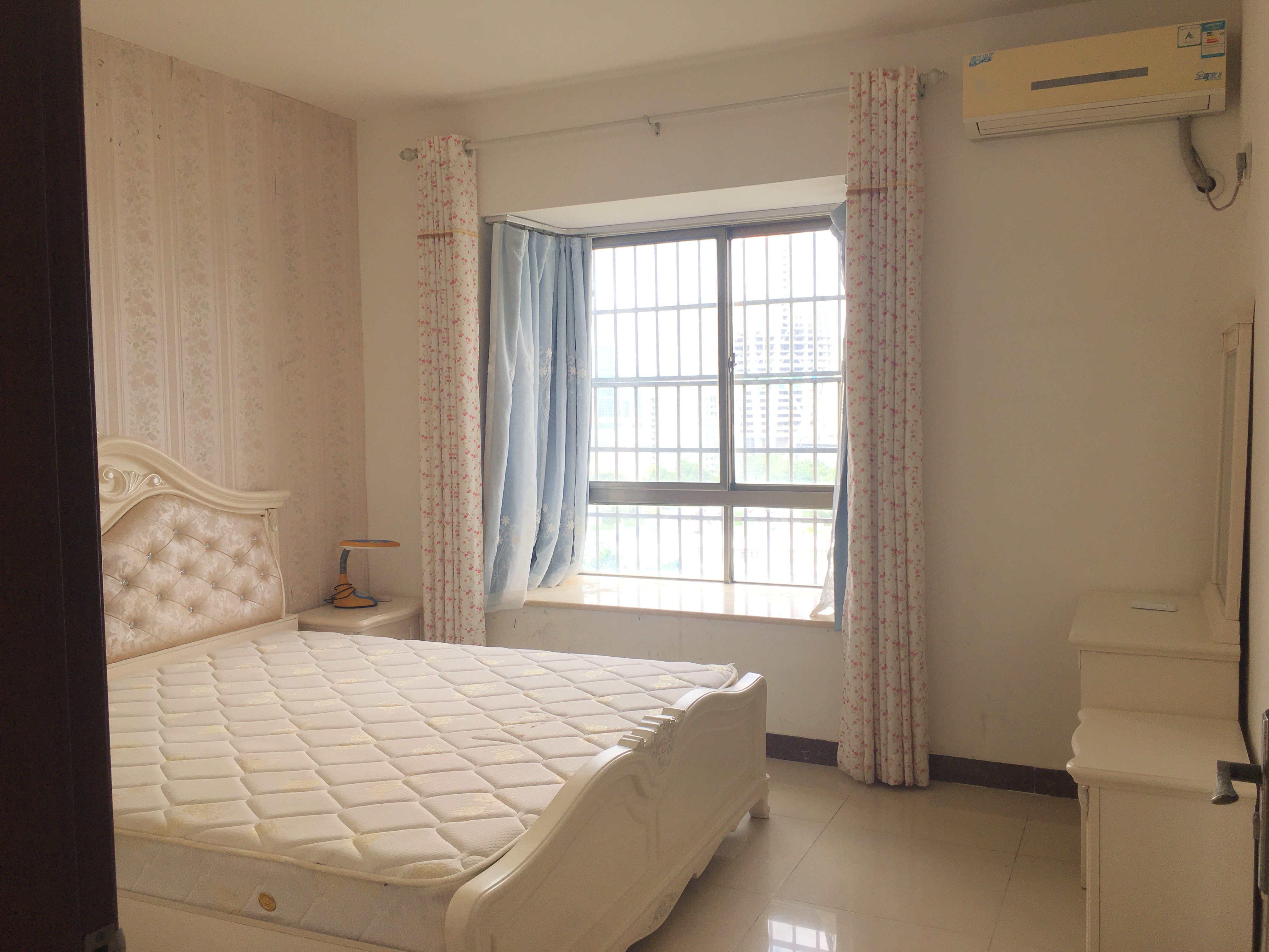 夏瑶花苑 2室2厅1卫 2600.0元/月 夏瑶花苑 2室2厅1卫 2600.0元/月室内图