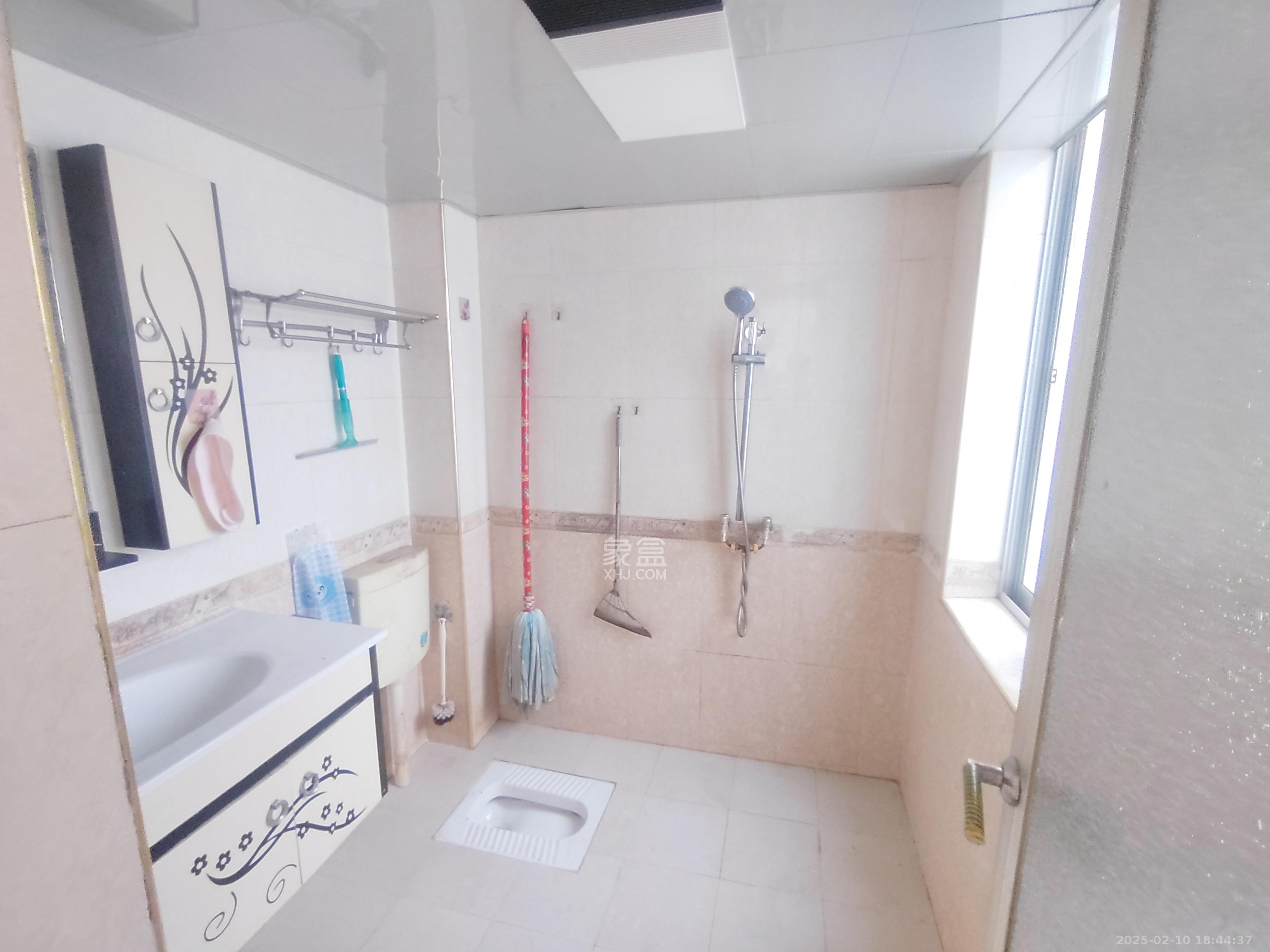 红树湾  3室2厅2卫   1800.00元/月室内图