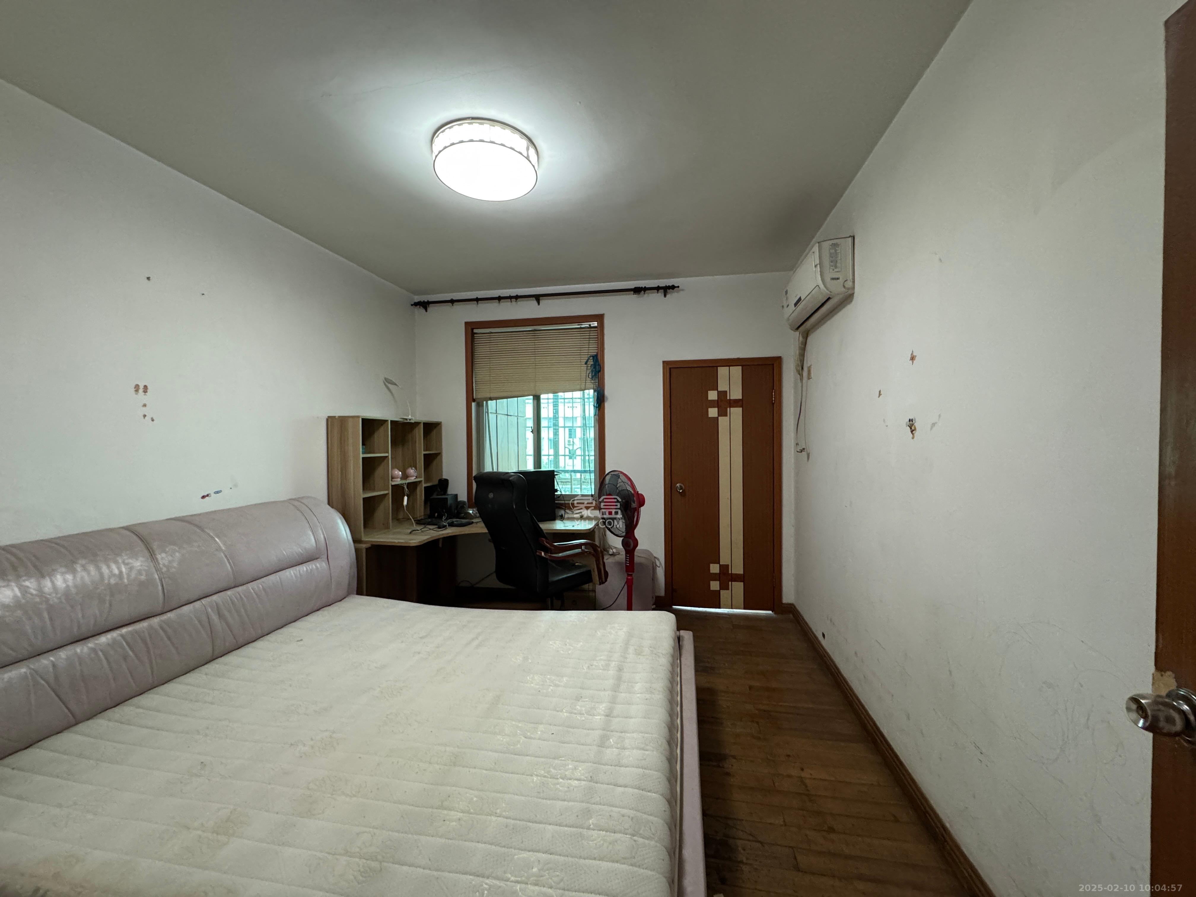 中南汽车世界 2室2厅1卫 1400.0元/月 中南汽车世界 2室2厅1卫 1400.0元/月室内图