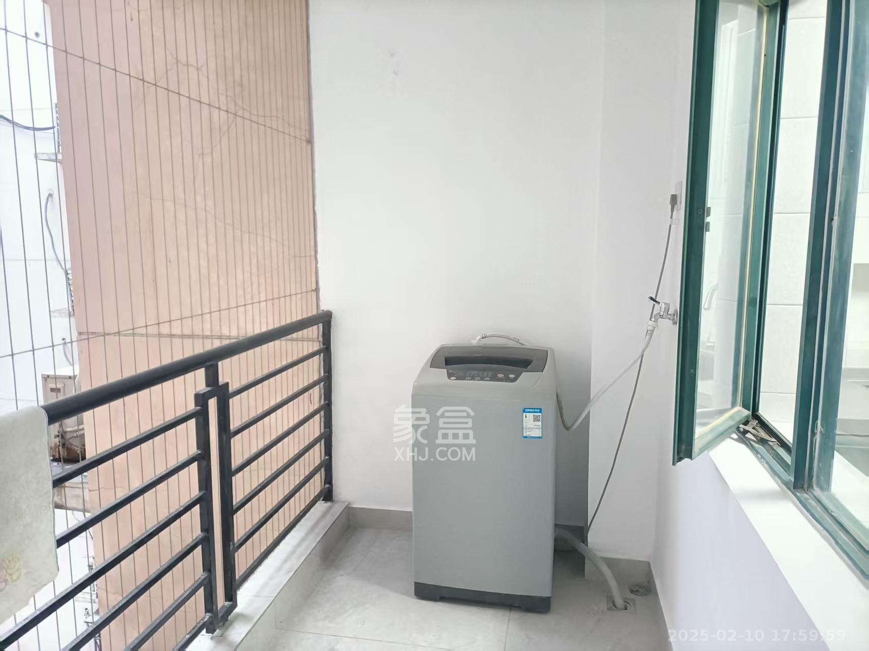 东方新城  3室2厅1卫   2600.00元/月室内图