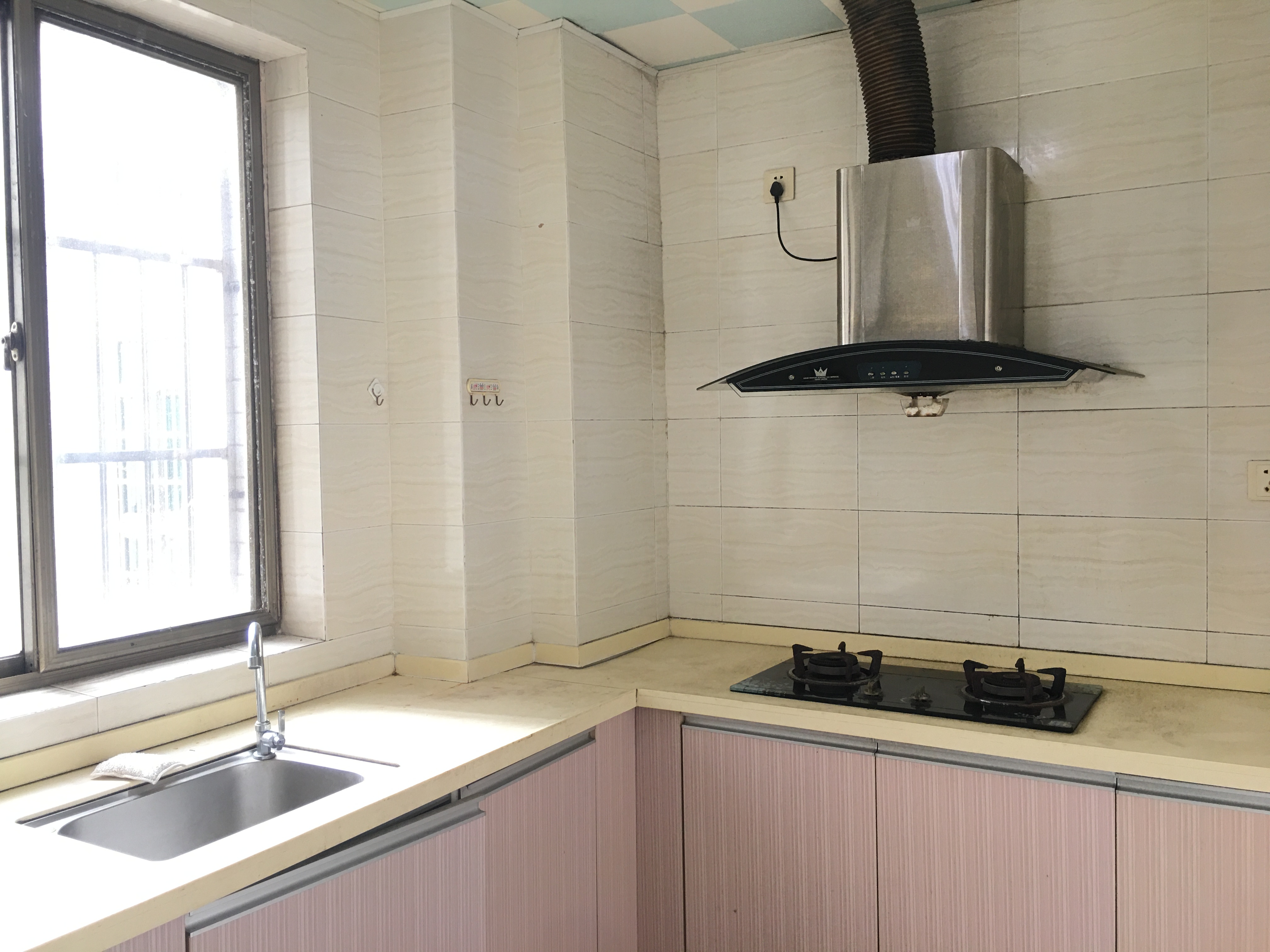 夏瑶花苑 2室2厅1卫 2600.0元/月 夏瑶花苑 2室2厅1卫 2600.0元/月室内图