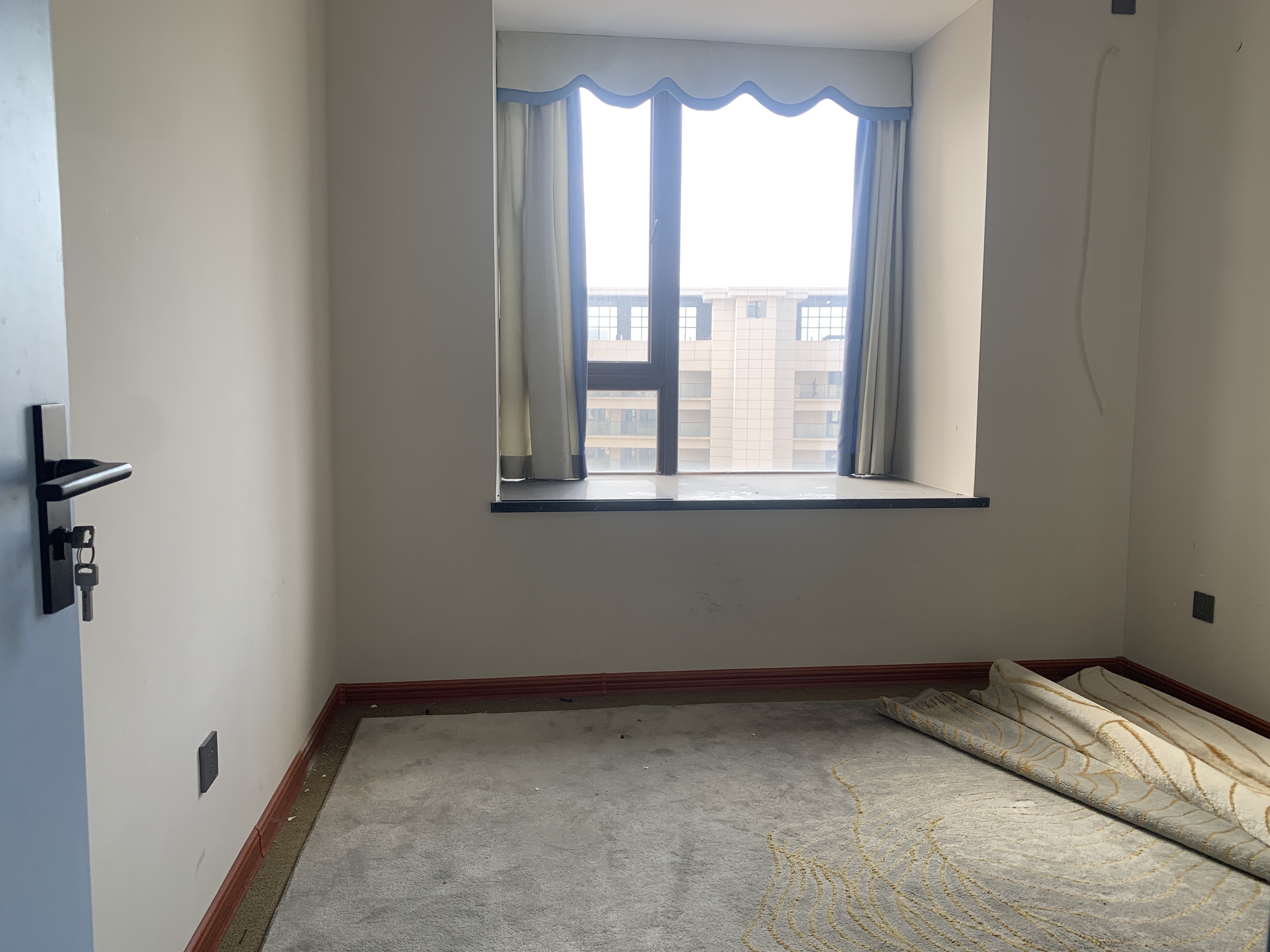 海航豪庭南苑 4室2厅3卫 400.0万 海航豪庭南苑 4室2厅3卫 400.0万客厅