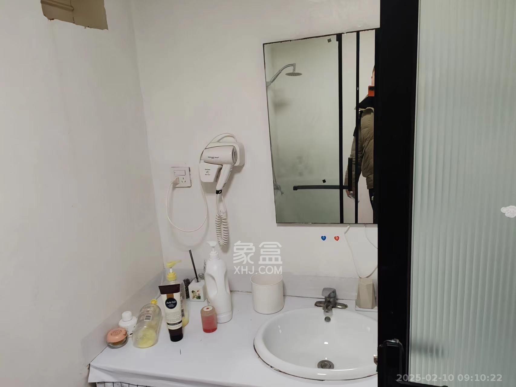 五一新干线 1室1厅1卫 2200.0元/月 五一新干线 1室1厅1卫 2200.0元/月室内图