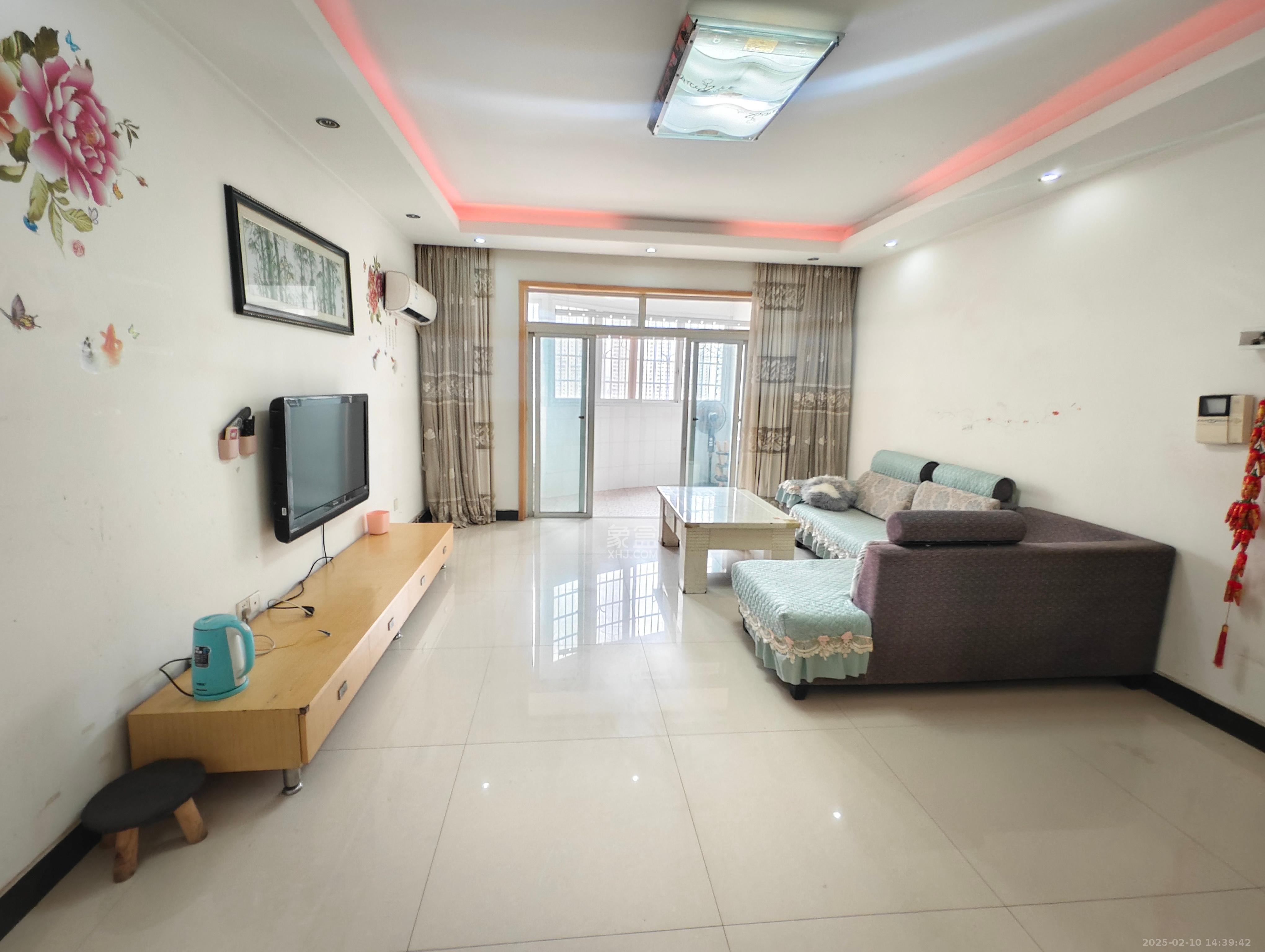 荣鑫家园 1室0厅0卫 1800.0元/月 荣鑫家园 1室0厅0卫 1800.0元/月室内图