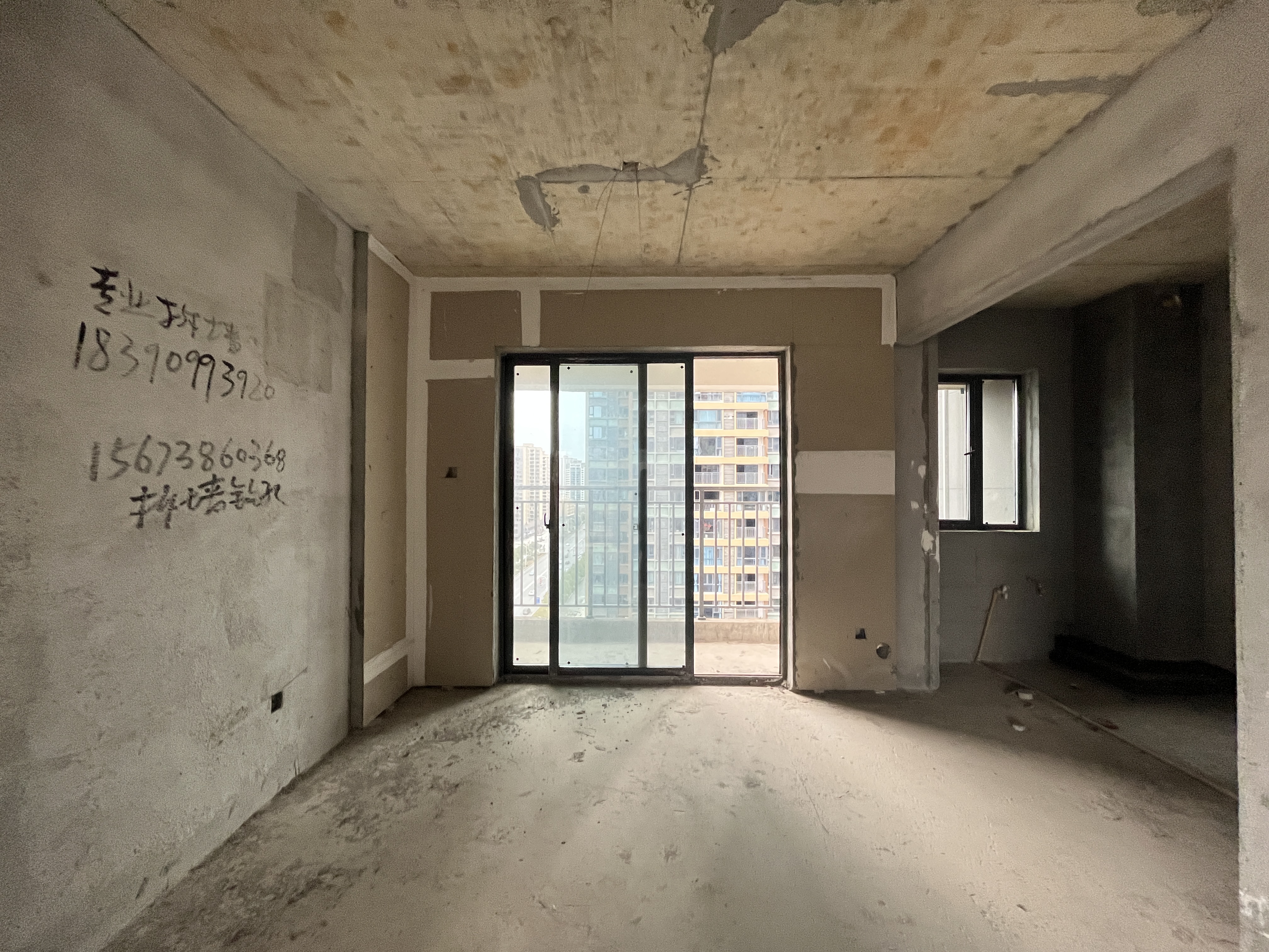 宁邦中心(二期公园里) 4室2厅2卫 69.8万 宁邦中心(二期公园里) 4室2厅2卫 69.8万室内图