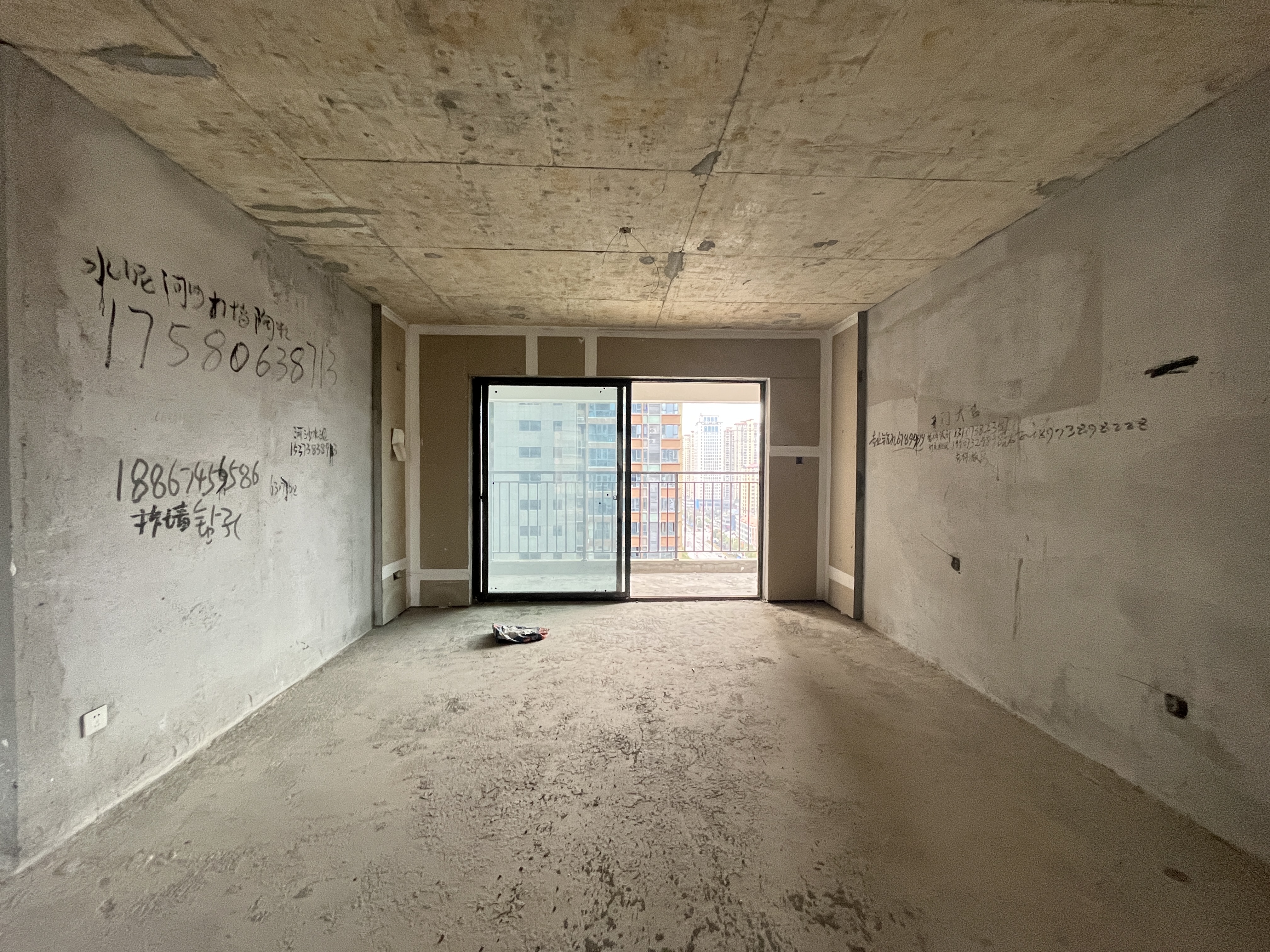 宁邦中心(二期公园里) 4室2厅2卫 69.8万 宁邦中心(二期公园里) 4室2厅2卫 69.8万室内图