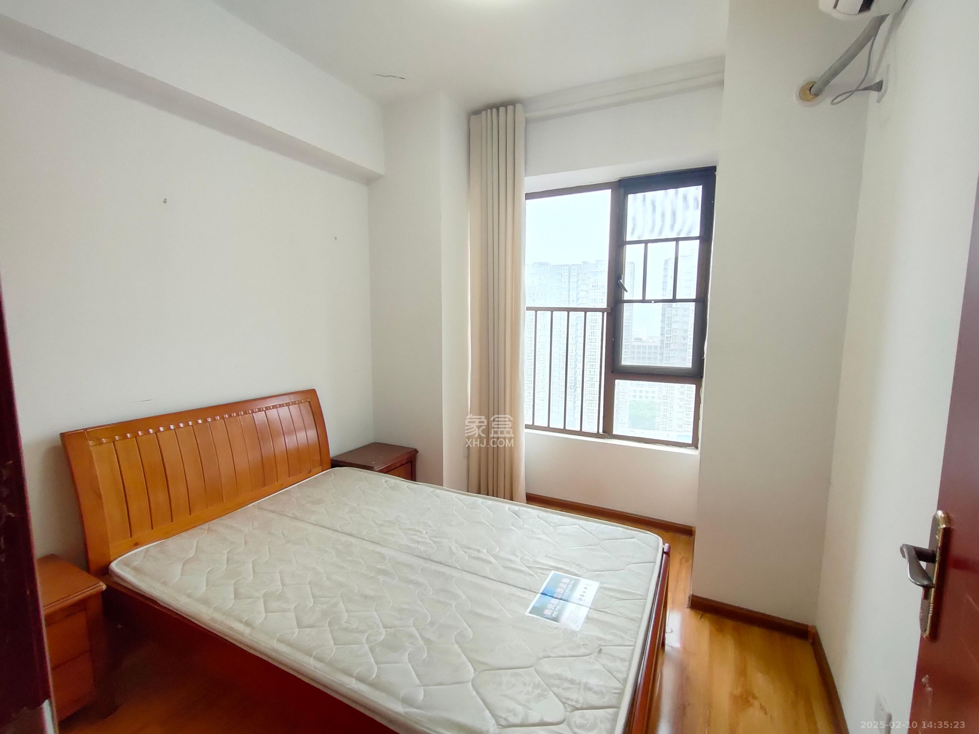 第六都（陆都小区）  3室2厅1卫    3000.0元/月室内图