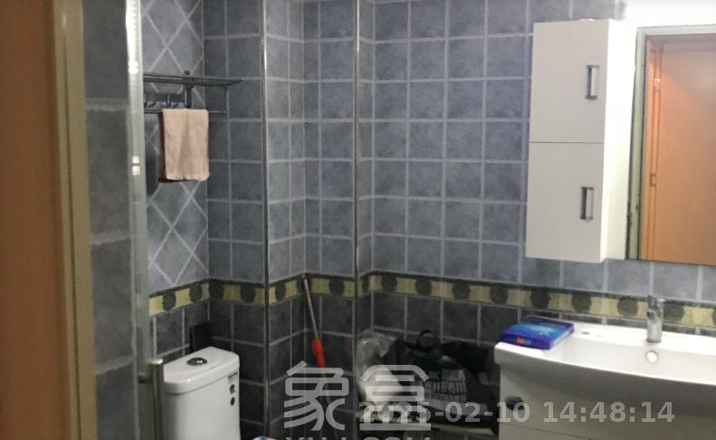 恒生碧水龙庭  3室2厅2卫   2300.00元/月室内图