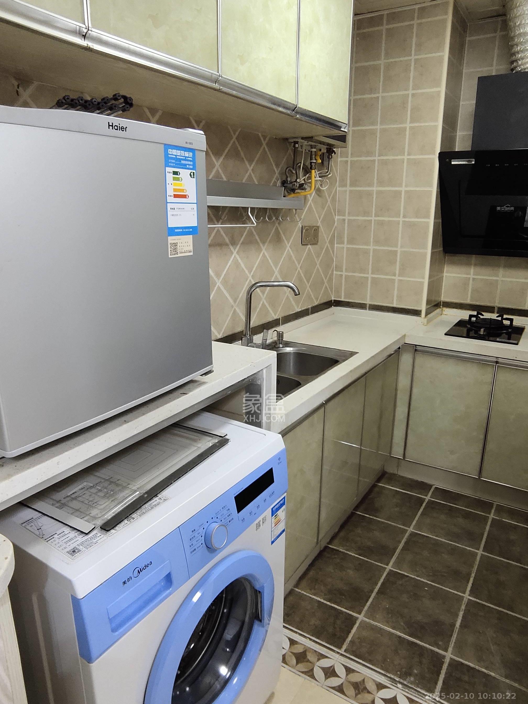 铂宫  1室1厅1卫    2300.0元/月室内图