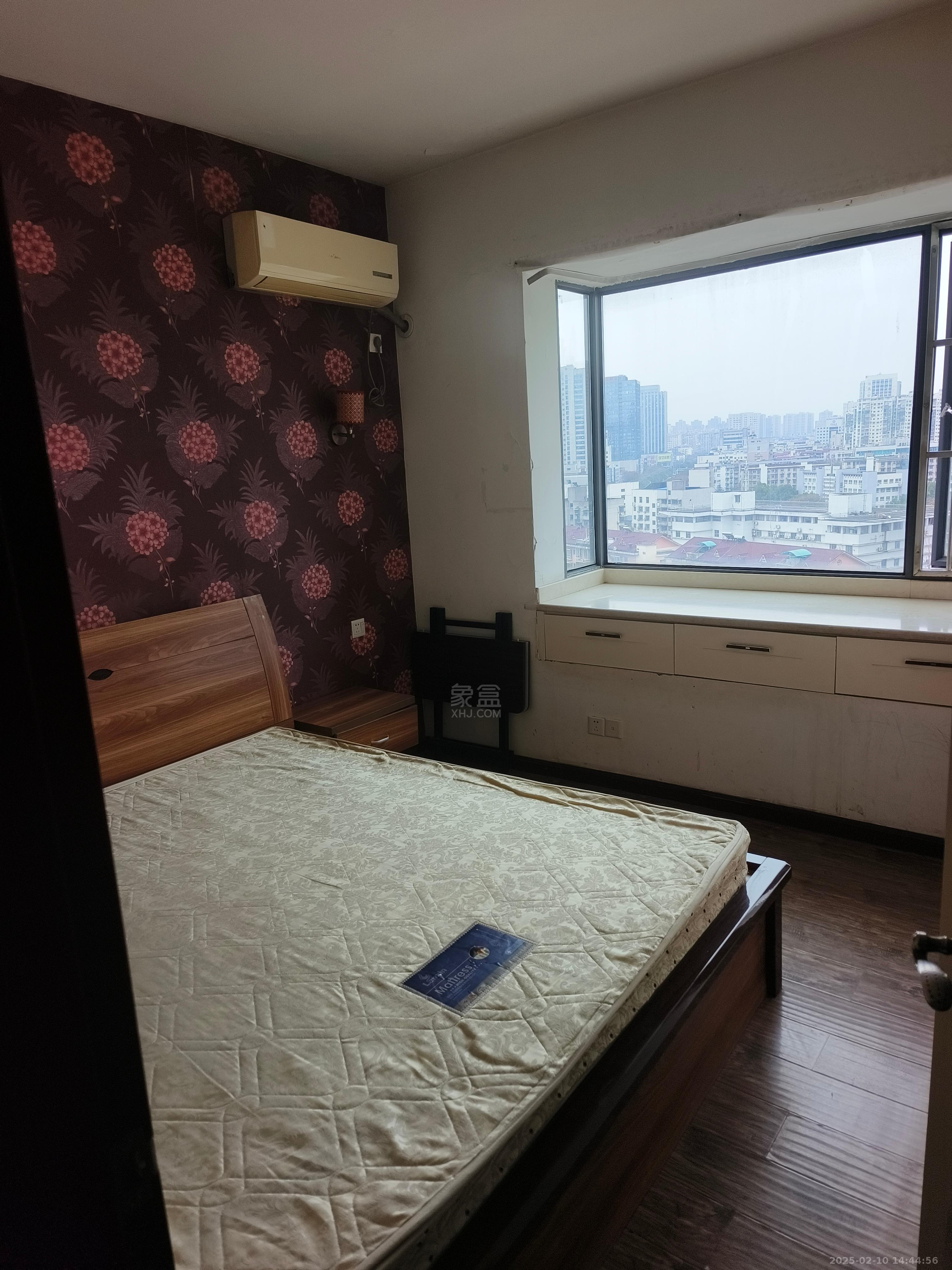 城市风景  2室2厅1卫   1600.00元/月室内图