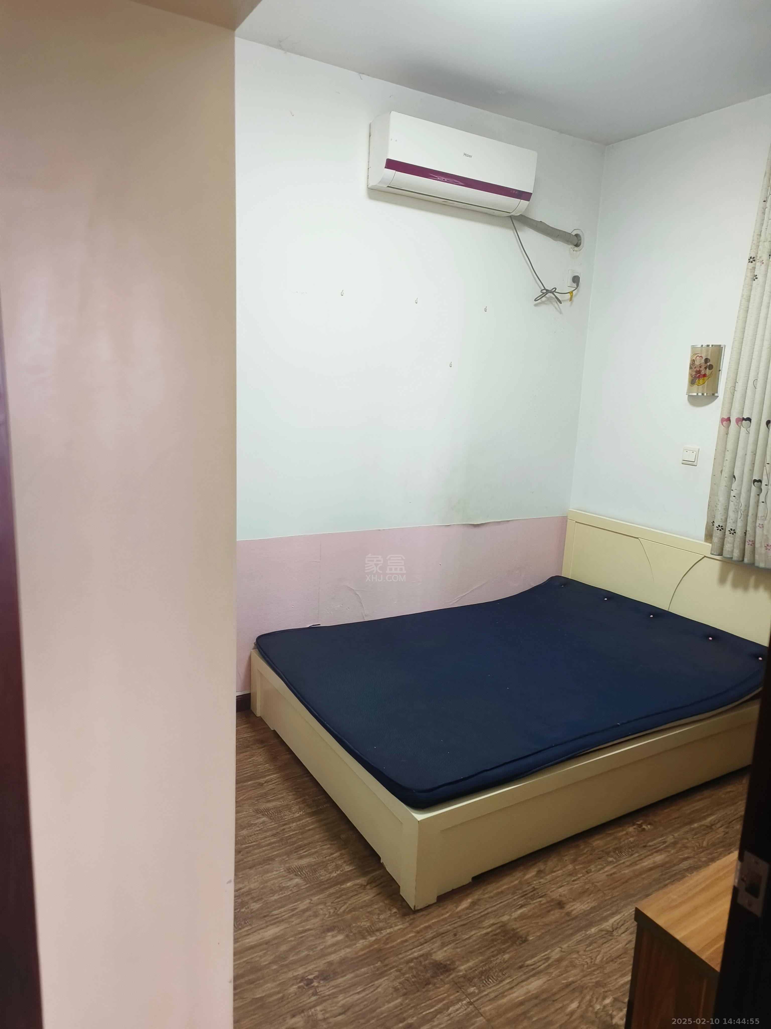 城市风景  2室2厅1卫   1600.00元/月室内图