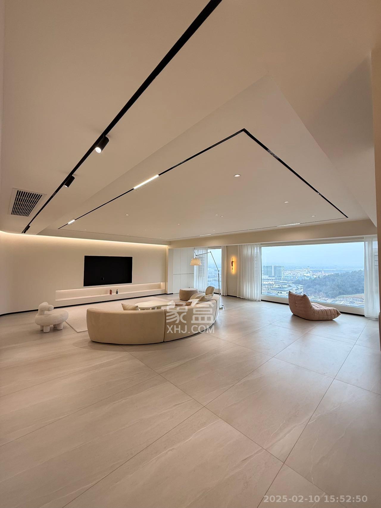 致地龙煕台 4室2厅3卫 18000.0元/月 致地龙煕台 4室2厅3卫 18000.0元/月室内图