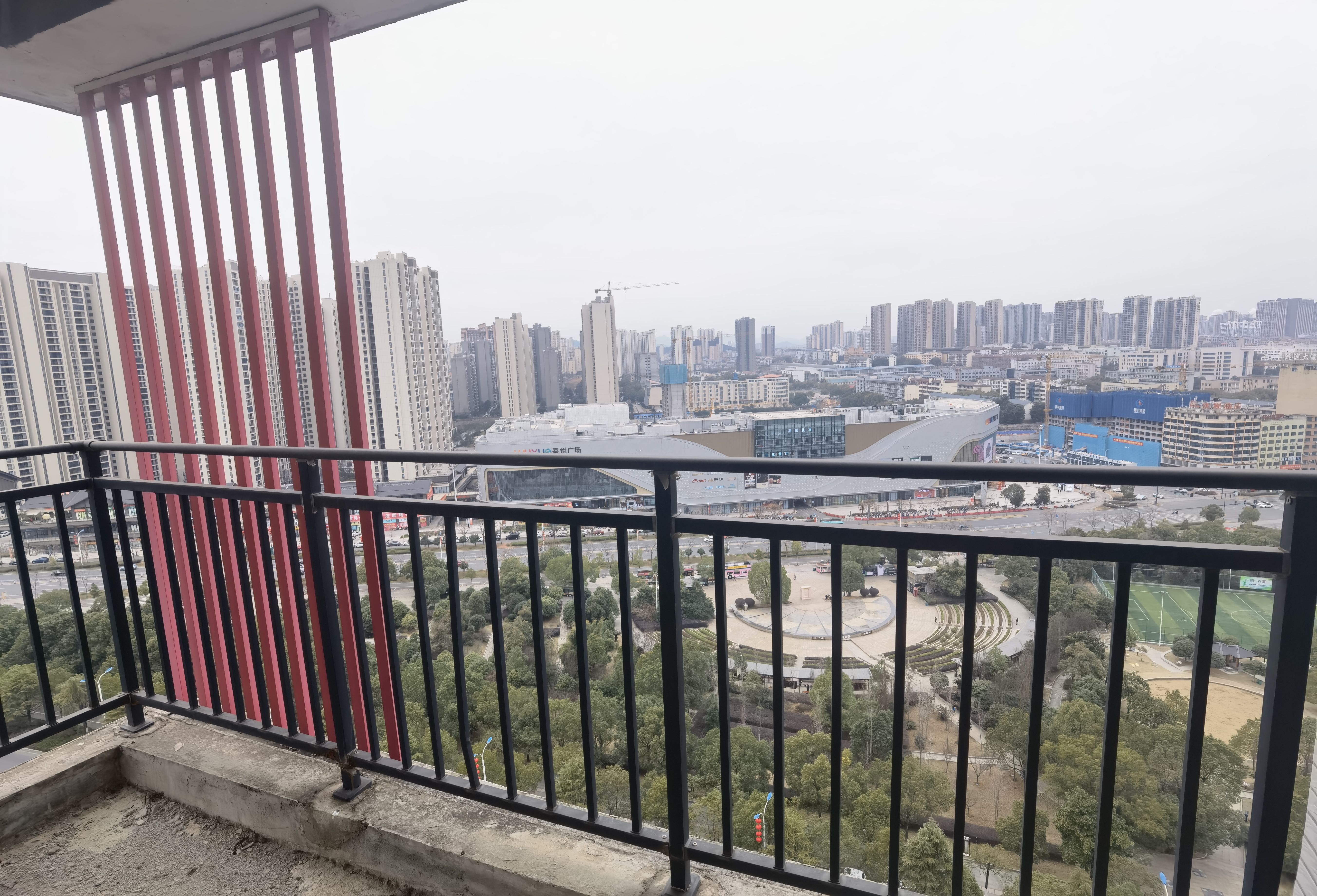 龙一星城 3室2厅2卫 56.8万 龙一星城 3室2厅2卫 56.8万客厅