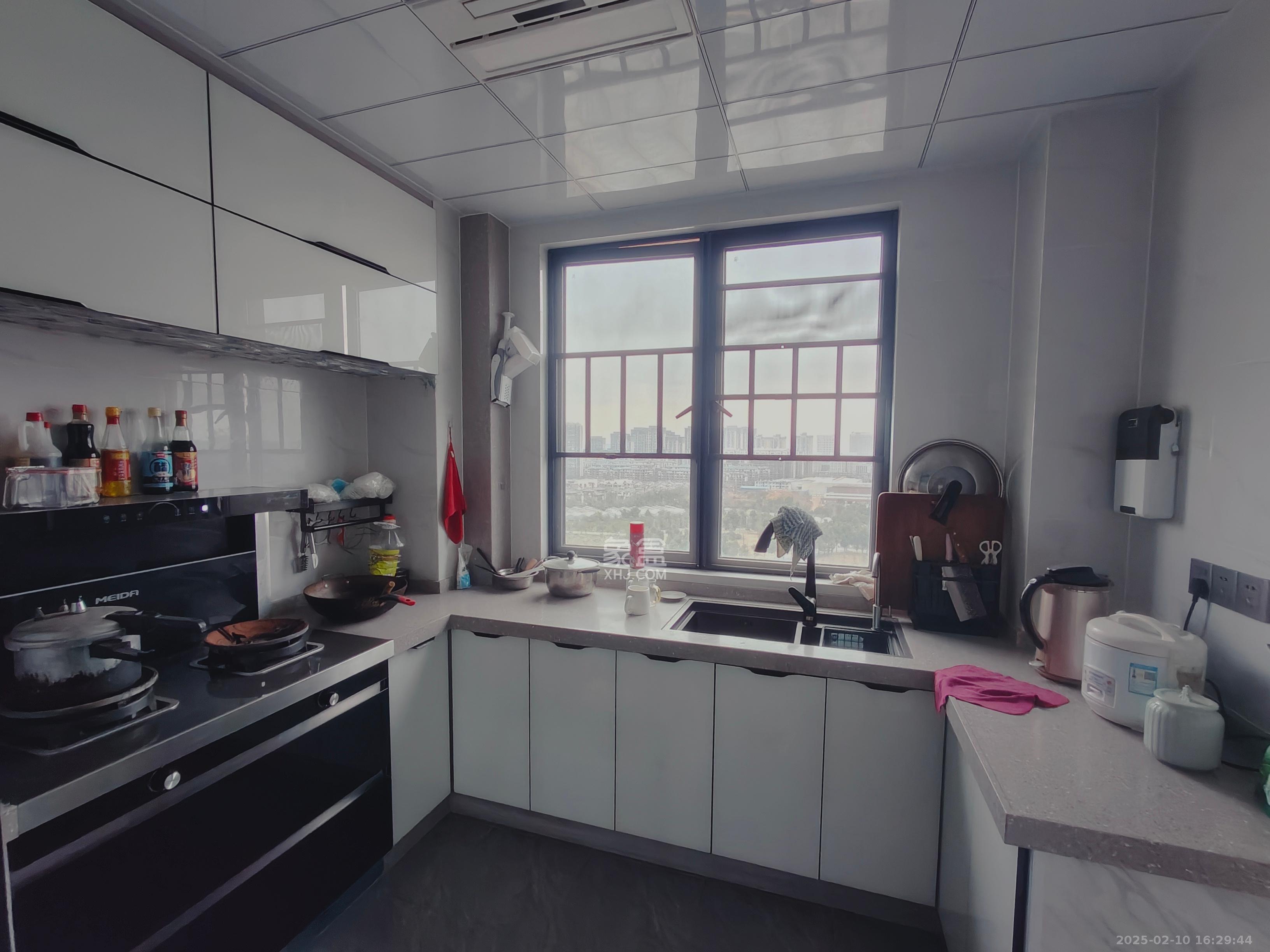 华城城市广场  3室2厅2卫    1800.0元/月 华城城市广场  3室2厅2卫    1800.0元/月