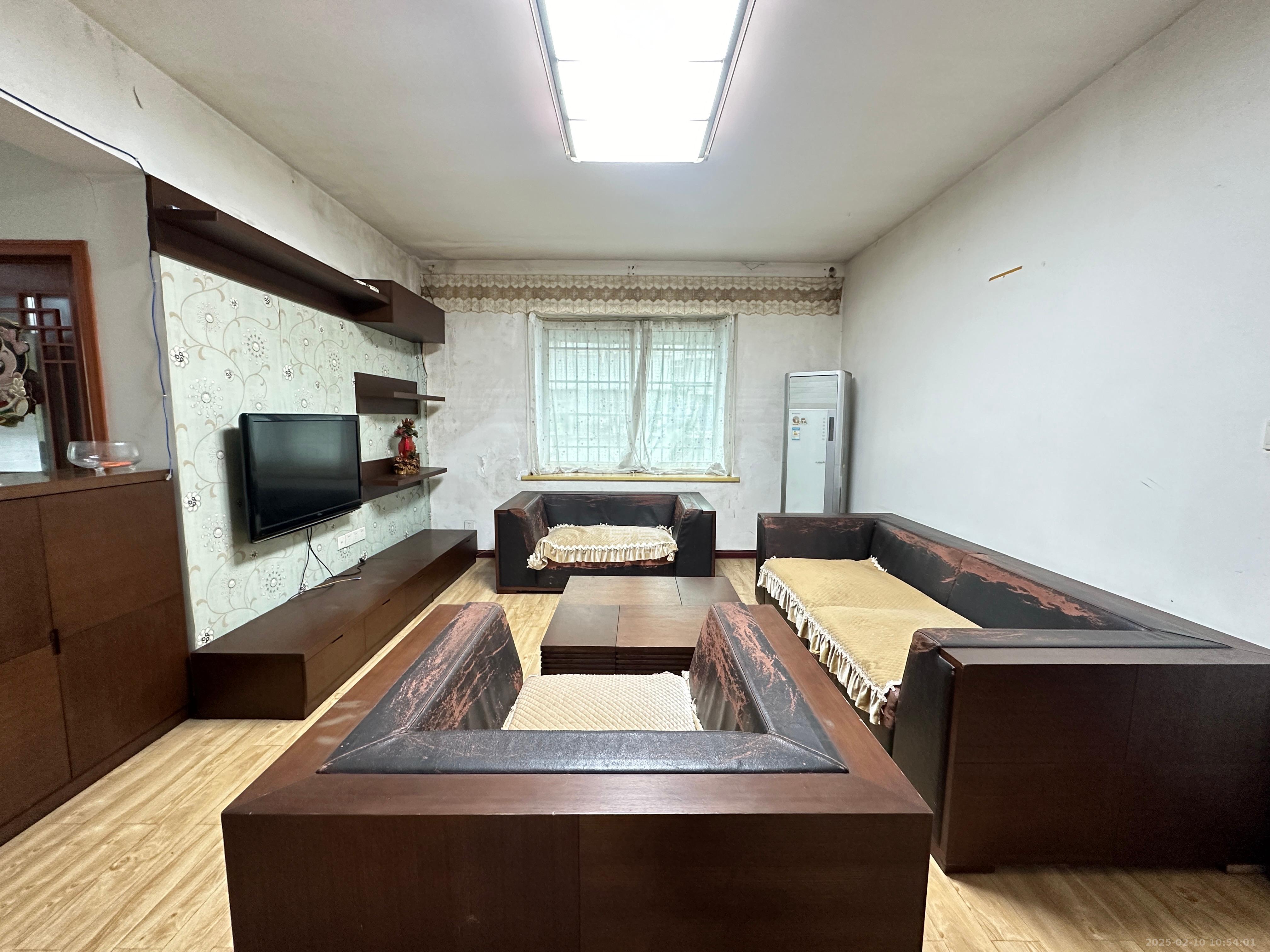 五一新村安置小区（永定社区、永兴社区、永祥社区）  3室2厅2卫   2300.00元/月
