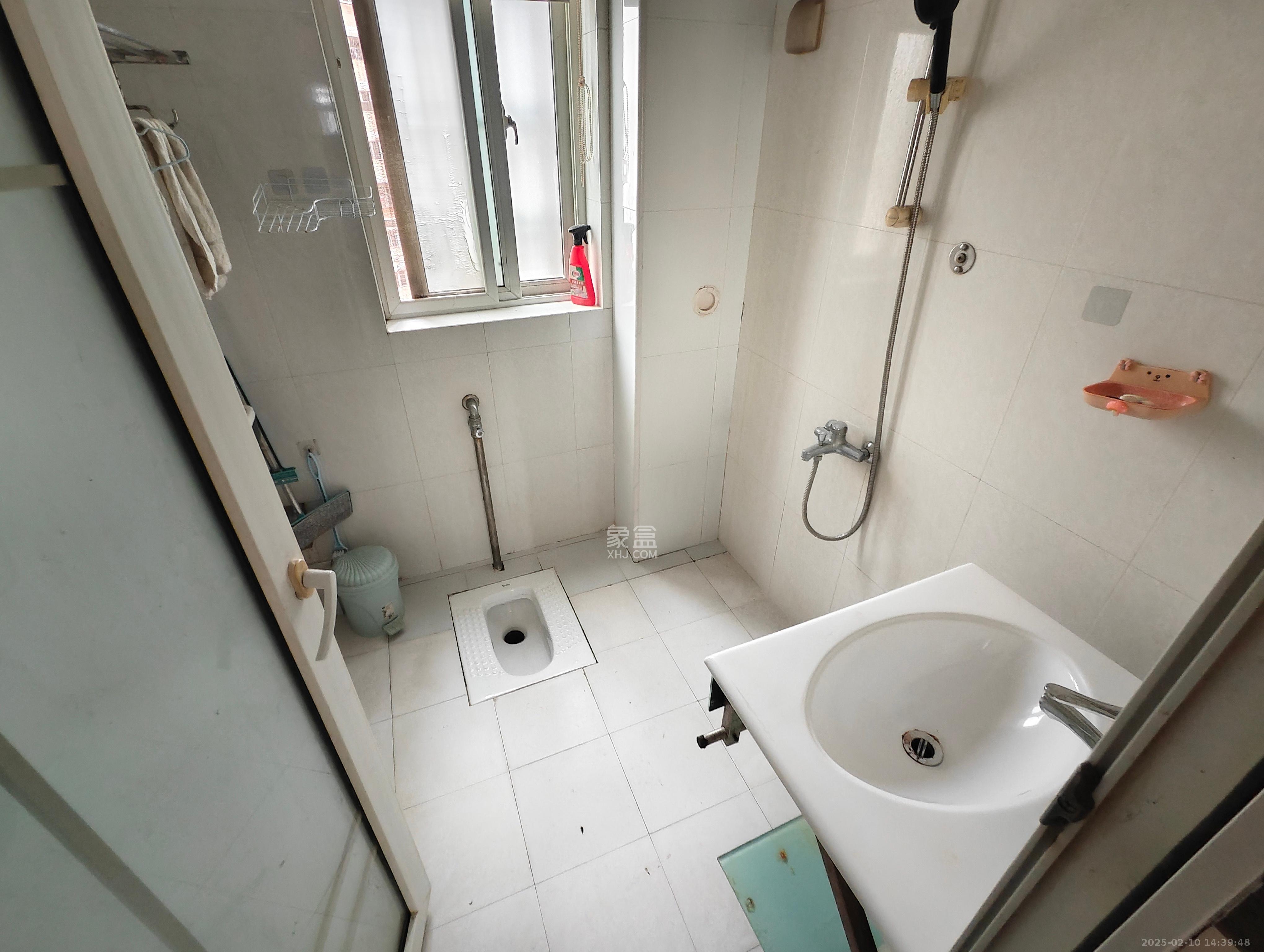 荣鑫家园 1室0厅0卫 1800.0元/月 荣鑫家园 1室0厅0卫 1800.0元/月室内图