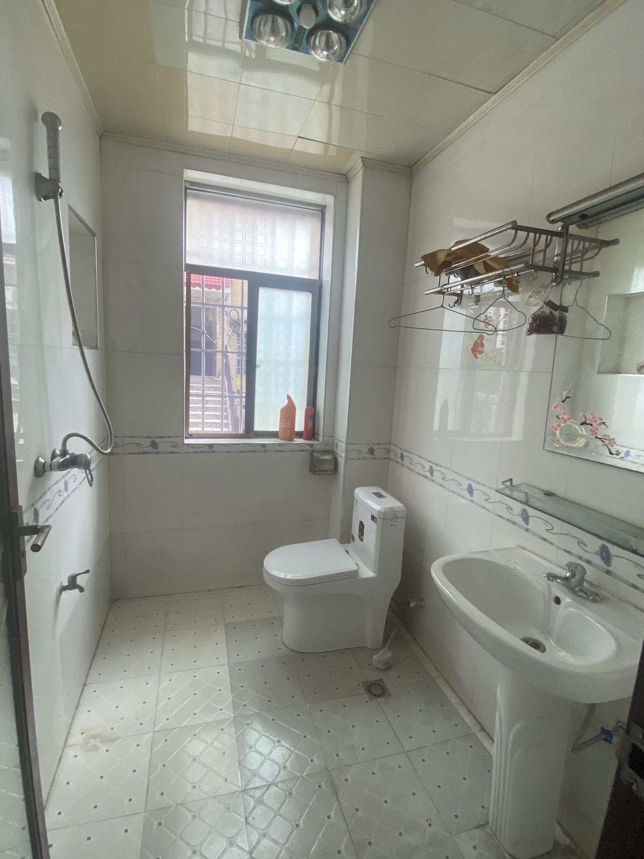 三中教师村 3室2厅1卫 1500.0元/月 三中教师村 3室2厅1卫 1500.0元/月室内图