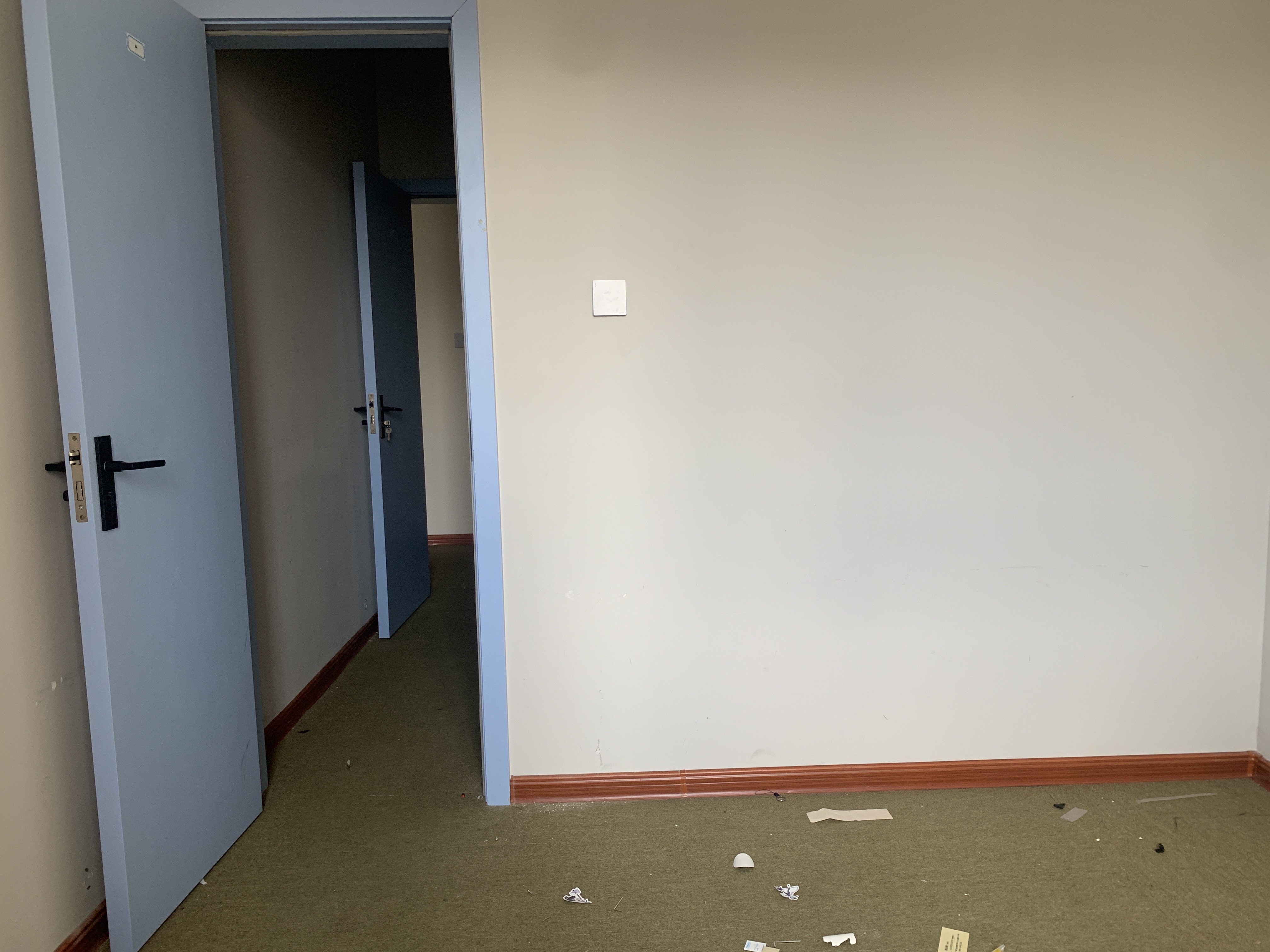 海航豪庭南苑 4室2厅3卫 400.0万 海航豪庭南苑 4室2厅3卫 400.0万客厅