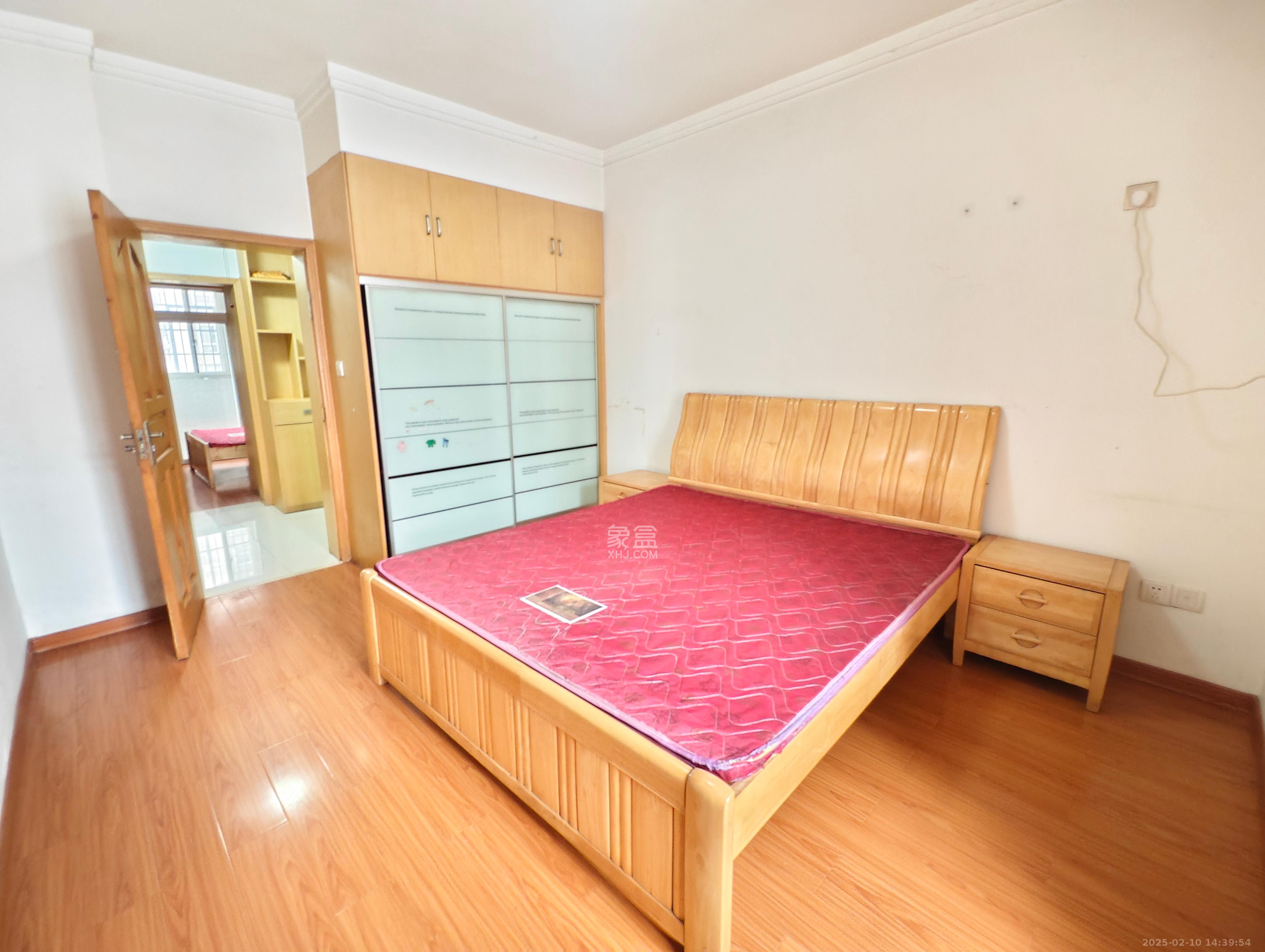 荣鑫家园 1室0厅0卫 1800.0元/月 荣鑫家园 1室0厅0卫 1800.0元/月室内图