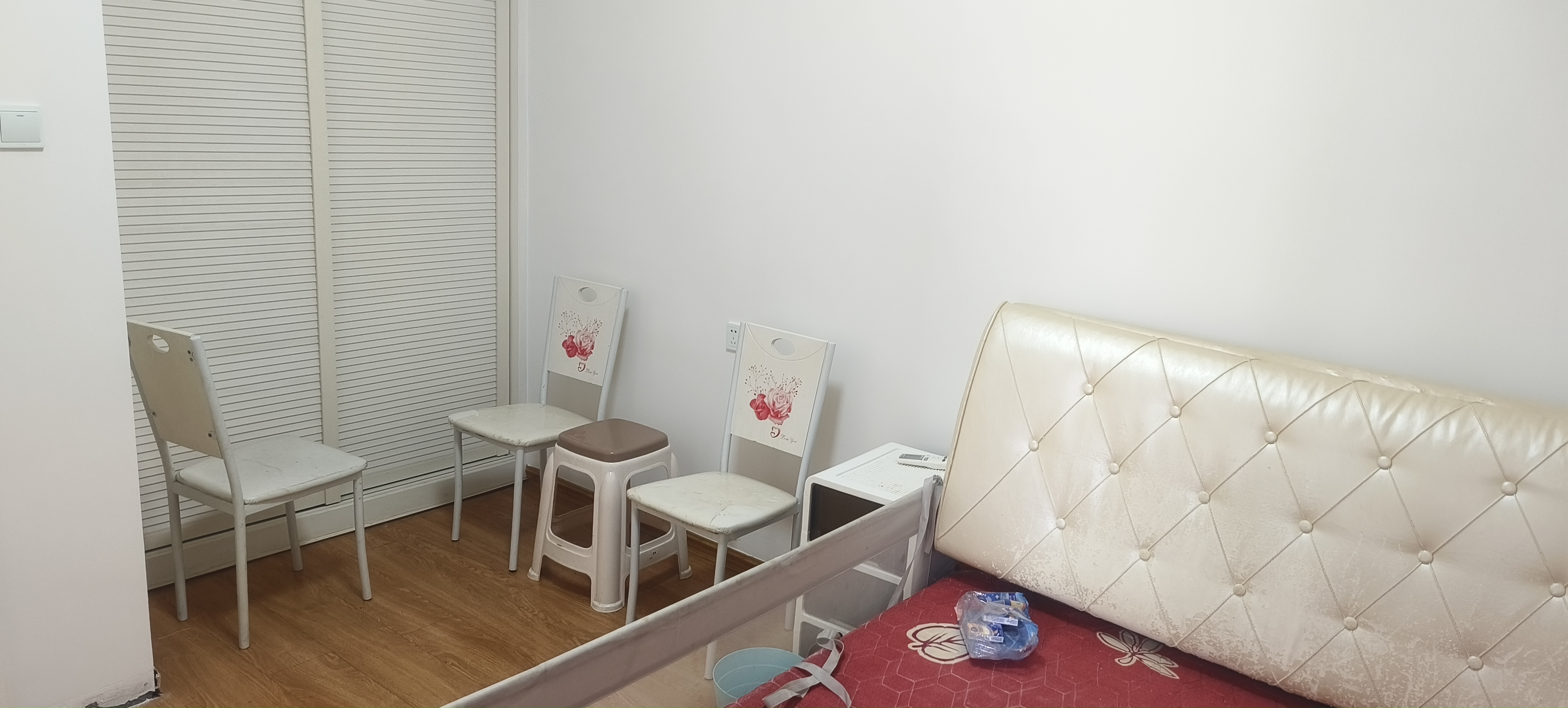 梓湖观邸  1室3厅2卫   2400.00元/月室内图