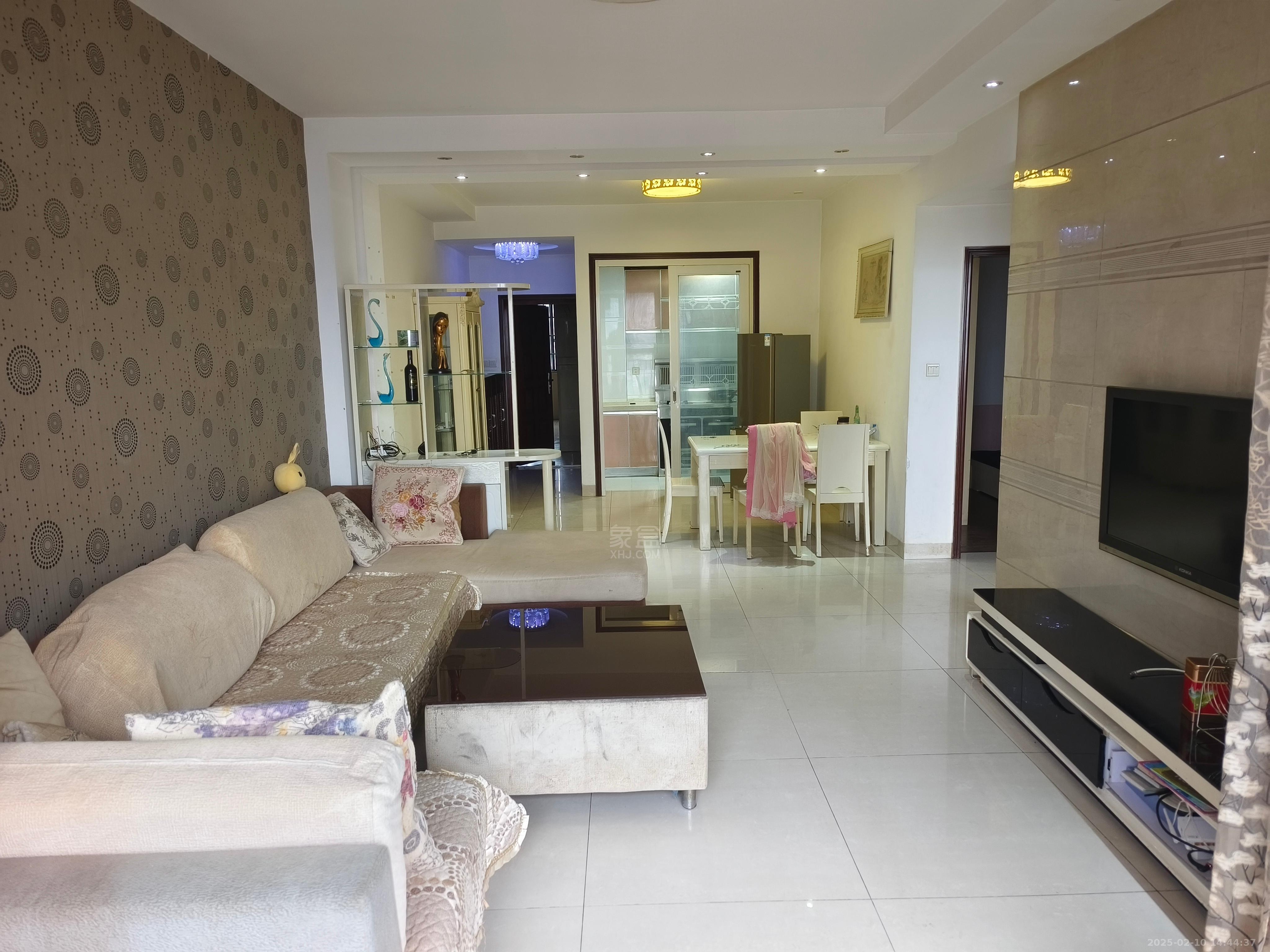 城市风景 2室2厅1卫 1600.0元/月 城市风景 2室2厅1卫 1600.0元/月室内图