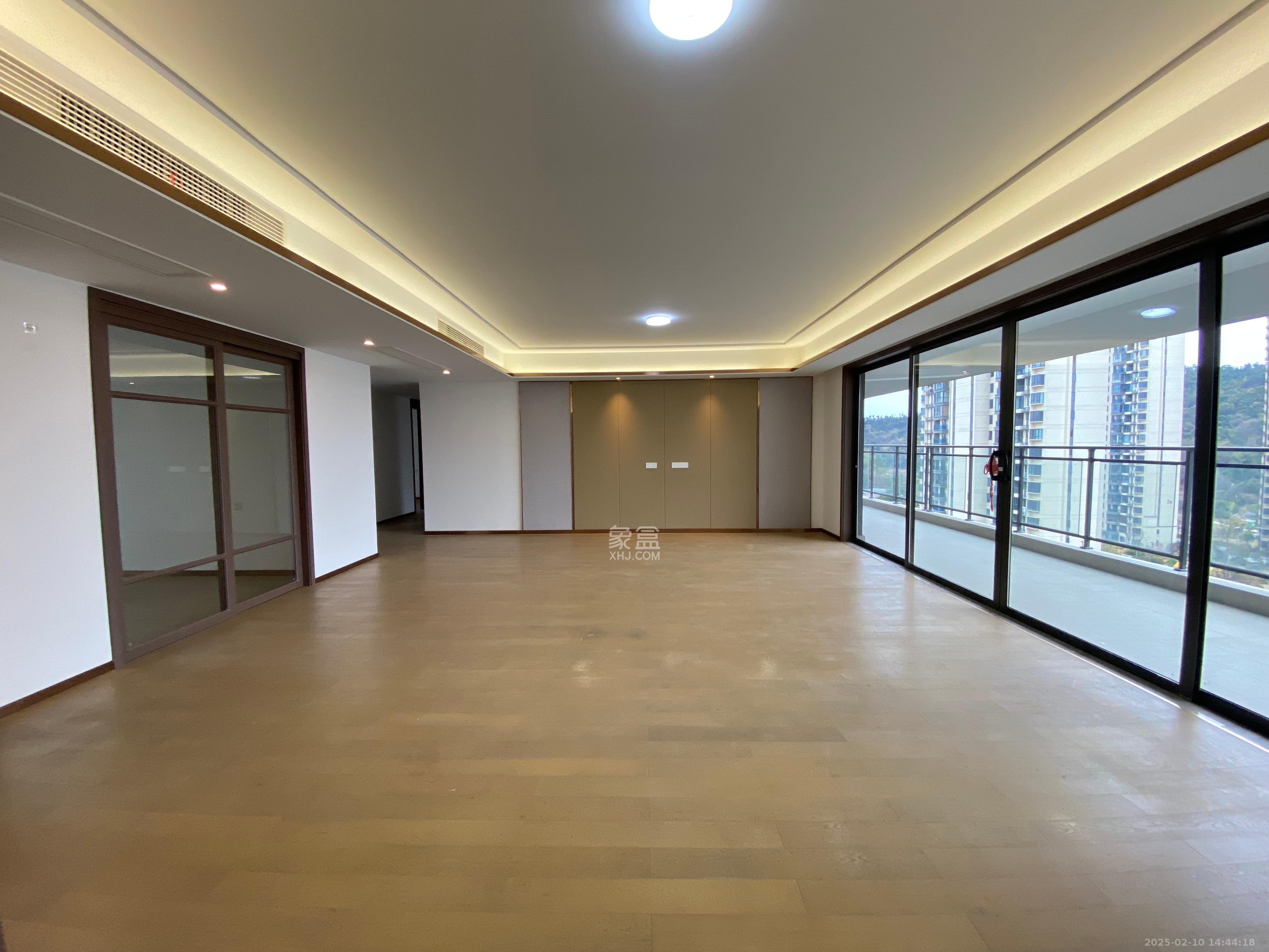 长沙万境潇湘  5室2厅3卫   5500.00元/月