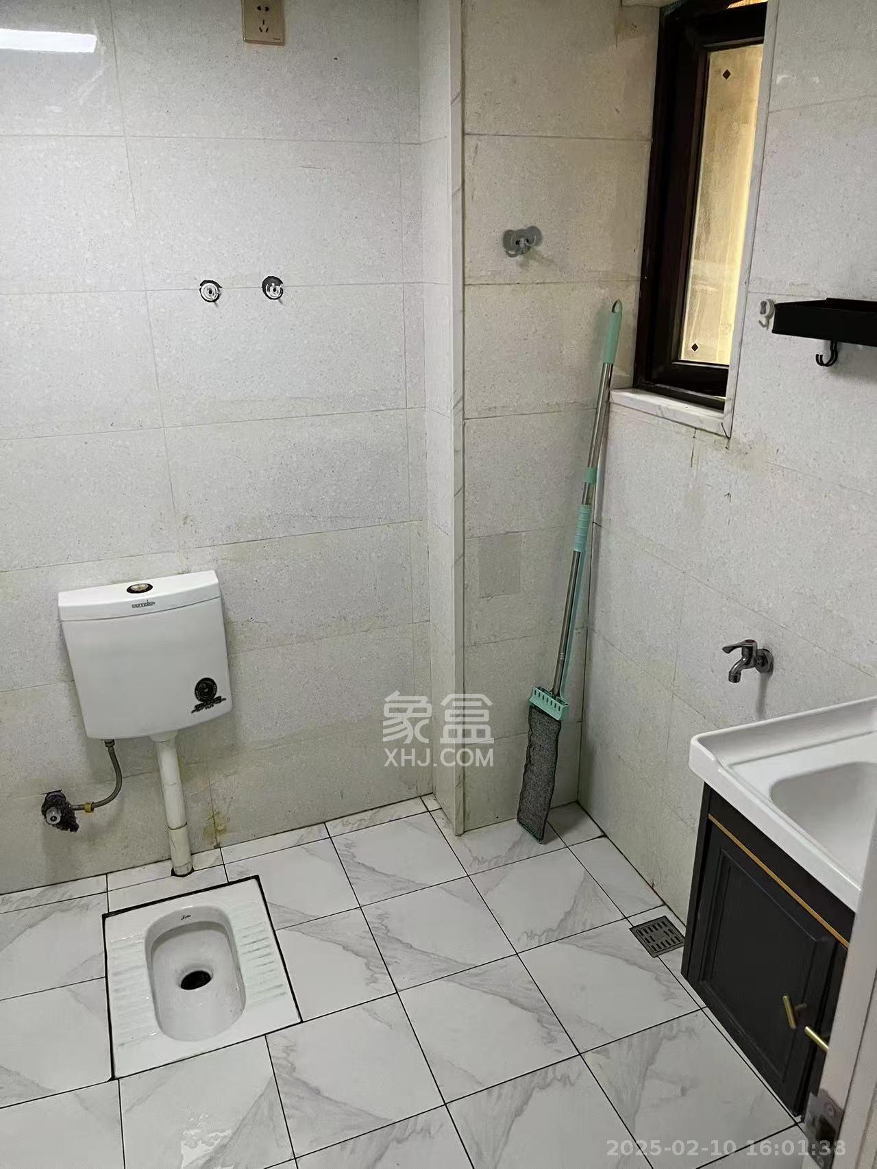 东方美地  3室2厅2卫   2600.00元/月室内图