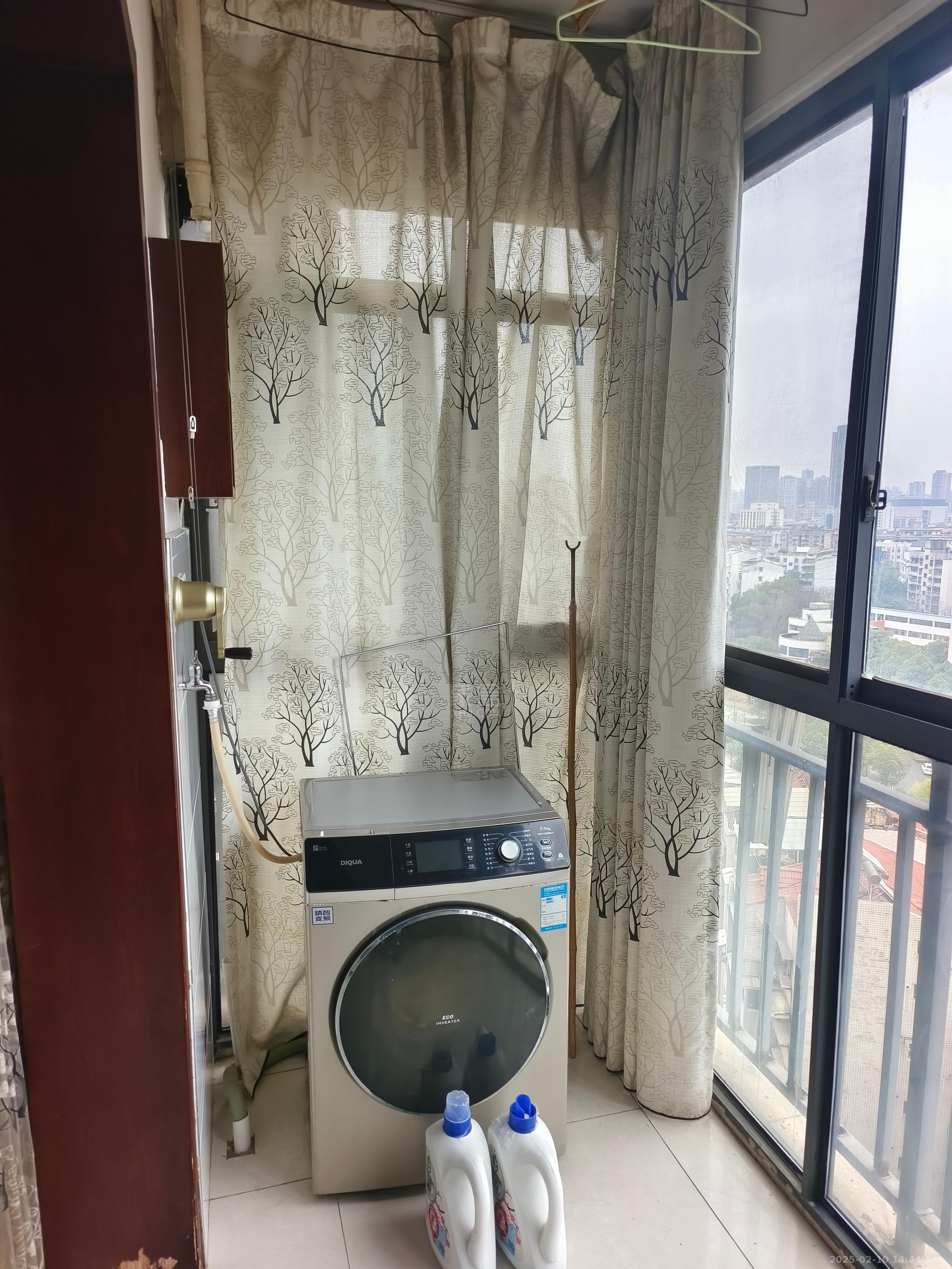 城市风景 2室2厅1卫 1600.0元/月 城市风景 2室2厅1卫 1600.0元/月室内图